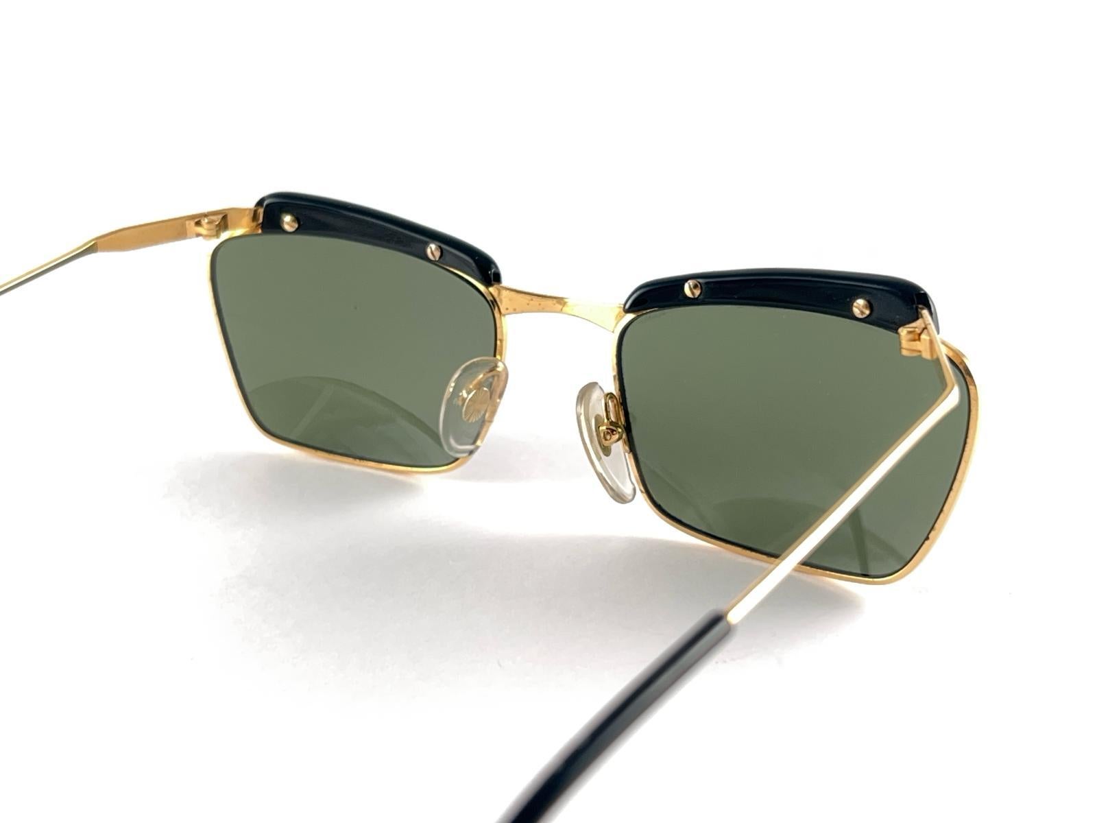Vintage Moschino By Persol M260 Gold Frame Sunglasses 90'S Made in Italy For Sale 5