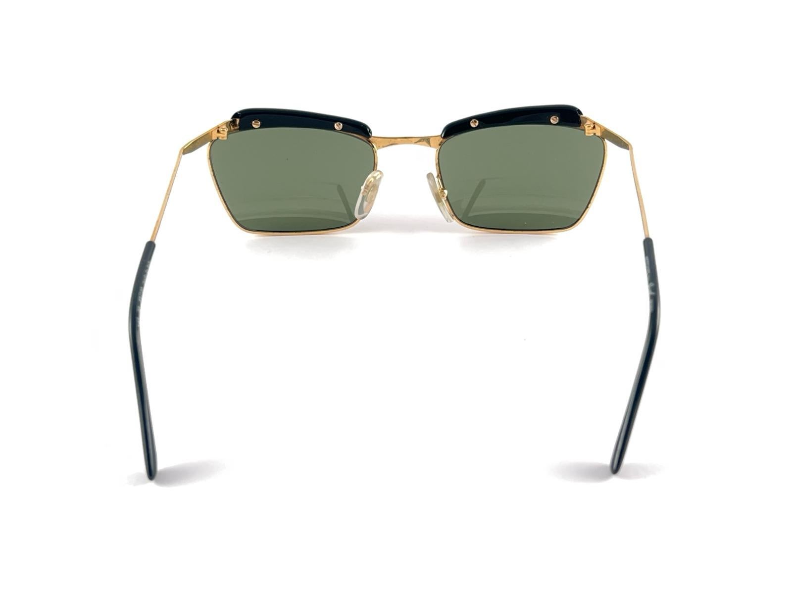 Vintage Moschino By Persol M260 Gold Frame Sunglasses 90'S Made in Italy For Sale 7