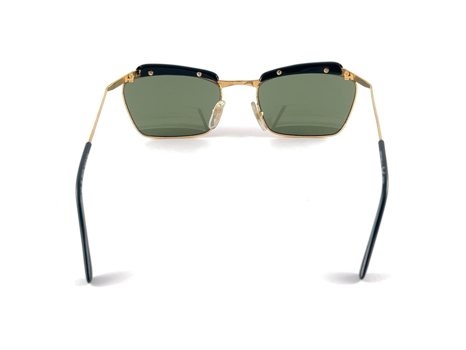 Vintage Moschino By Persol M260 Gold Frame Sunglasses 90'S Made in Italy For Sale 6
