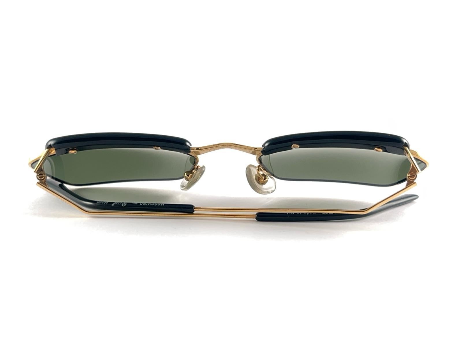 Vintage Moschino By Persol M260 Gold Frame Sunglasses 90'S Made in Italy For Sale 7