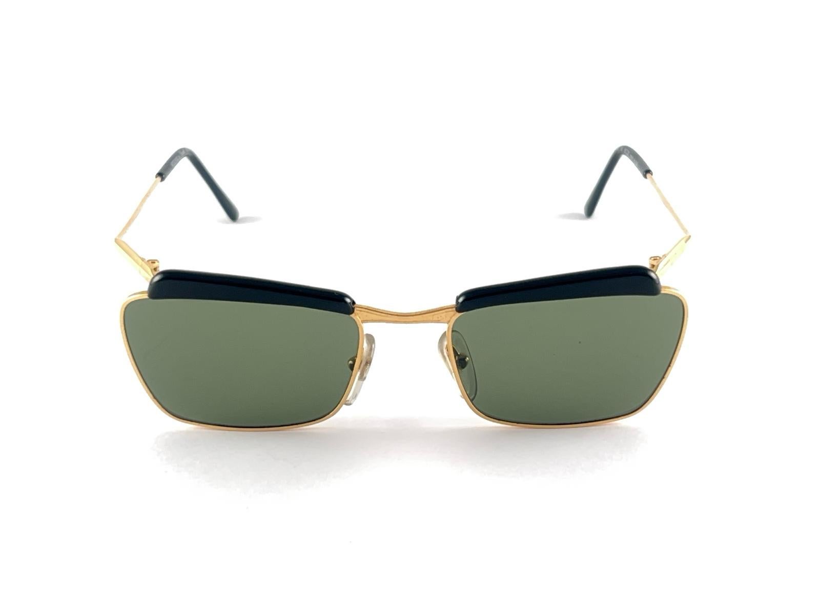 Gray Vintage Moschino By Persol M260 Gold Frame Sunglasses 90'S Made in Italy For Sale