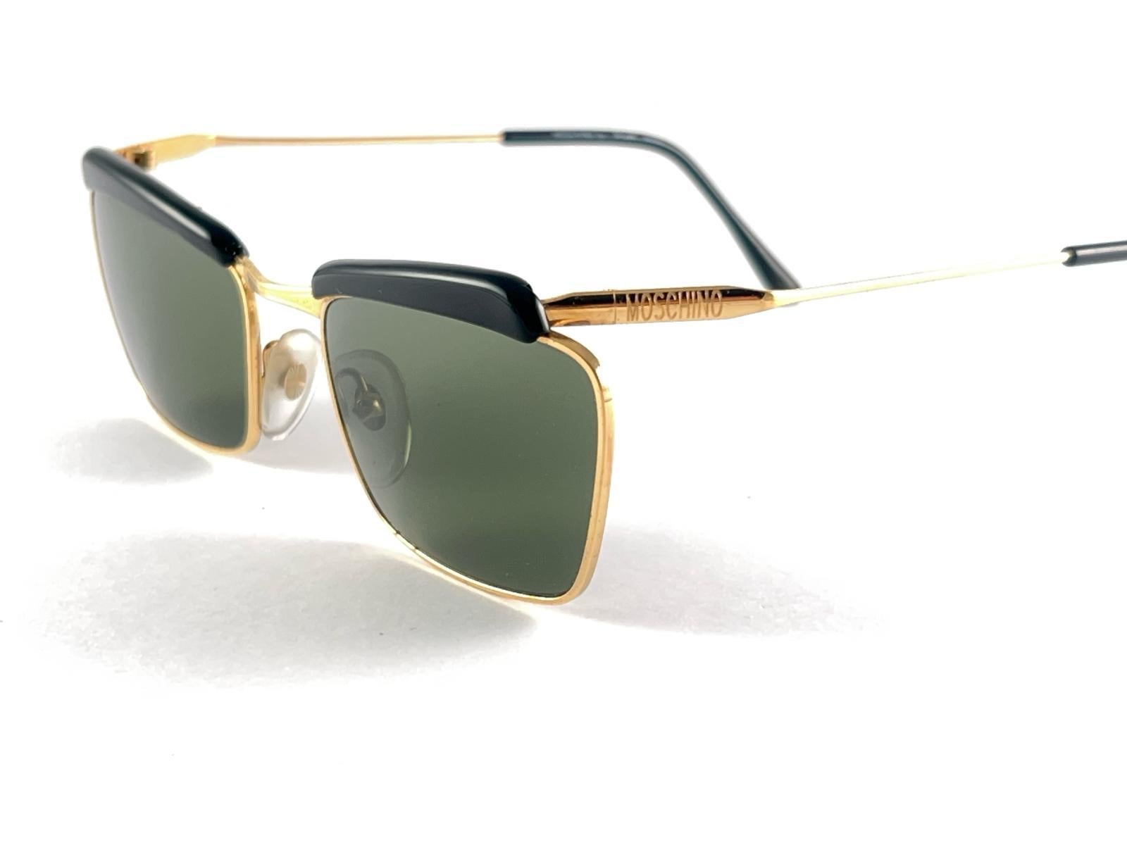 Vintage Moschino By Persol M260 Gold Frame Sunglasses 90'S Made in Italy In New Condition For Sale In Baleares, Baleares