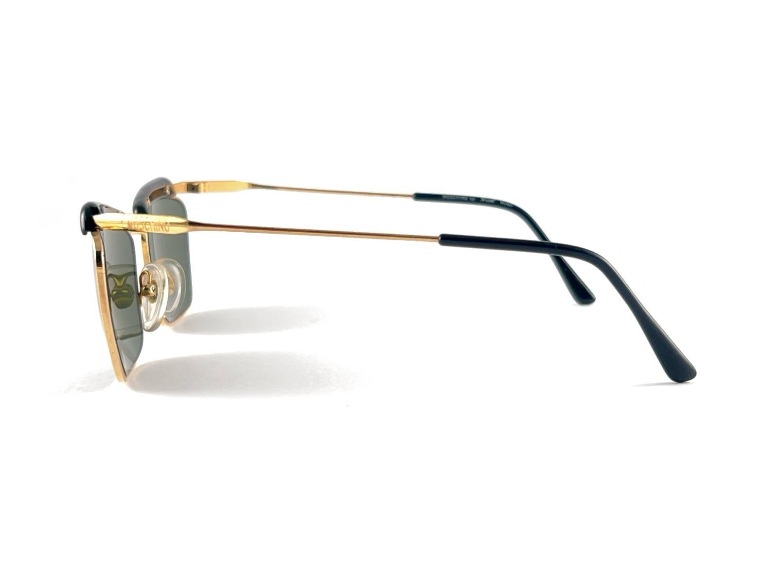 Women's or Men's Vintage Moschino By Persol M260 Gold Frame Sunglasses 90'S Made in Italy For Sale