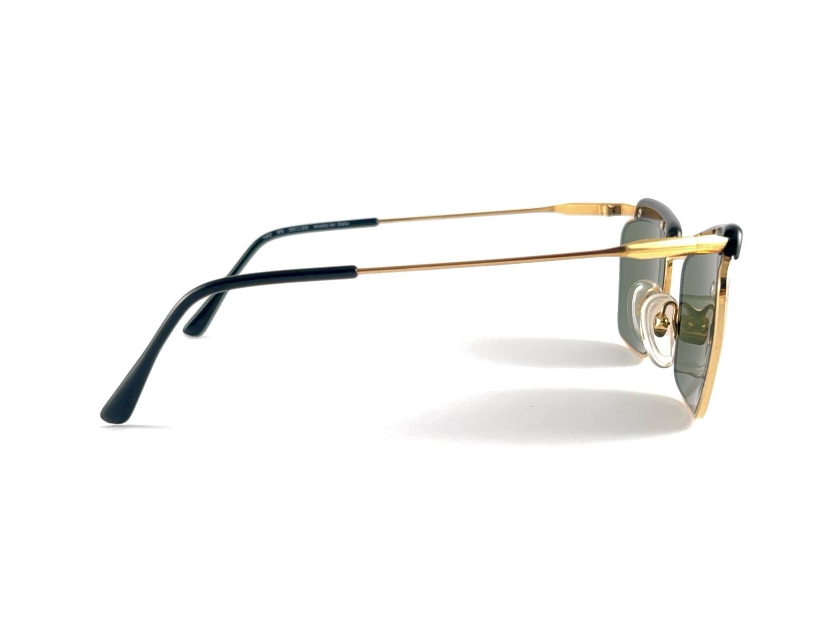 Vintage Moschino By Persol M260 Gold Frame Sunglasses 90'S Made in Italy For Sale 1