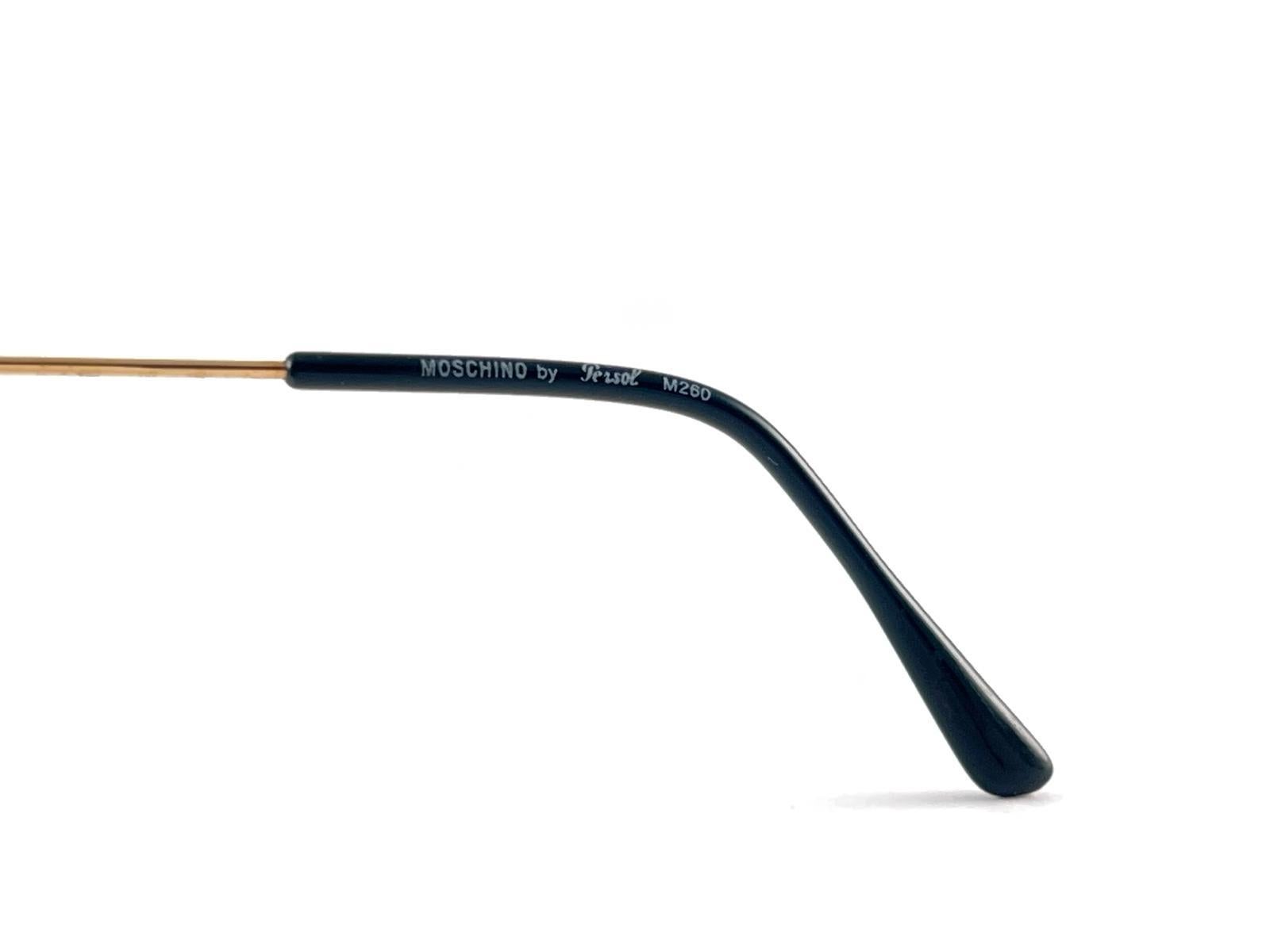 Vintage Moschino By Persol M260 Gold Frame Sunglasses 90'S Made in Italy For Sale 4