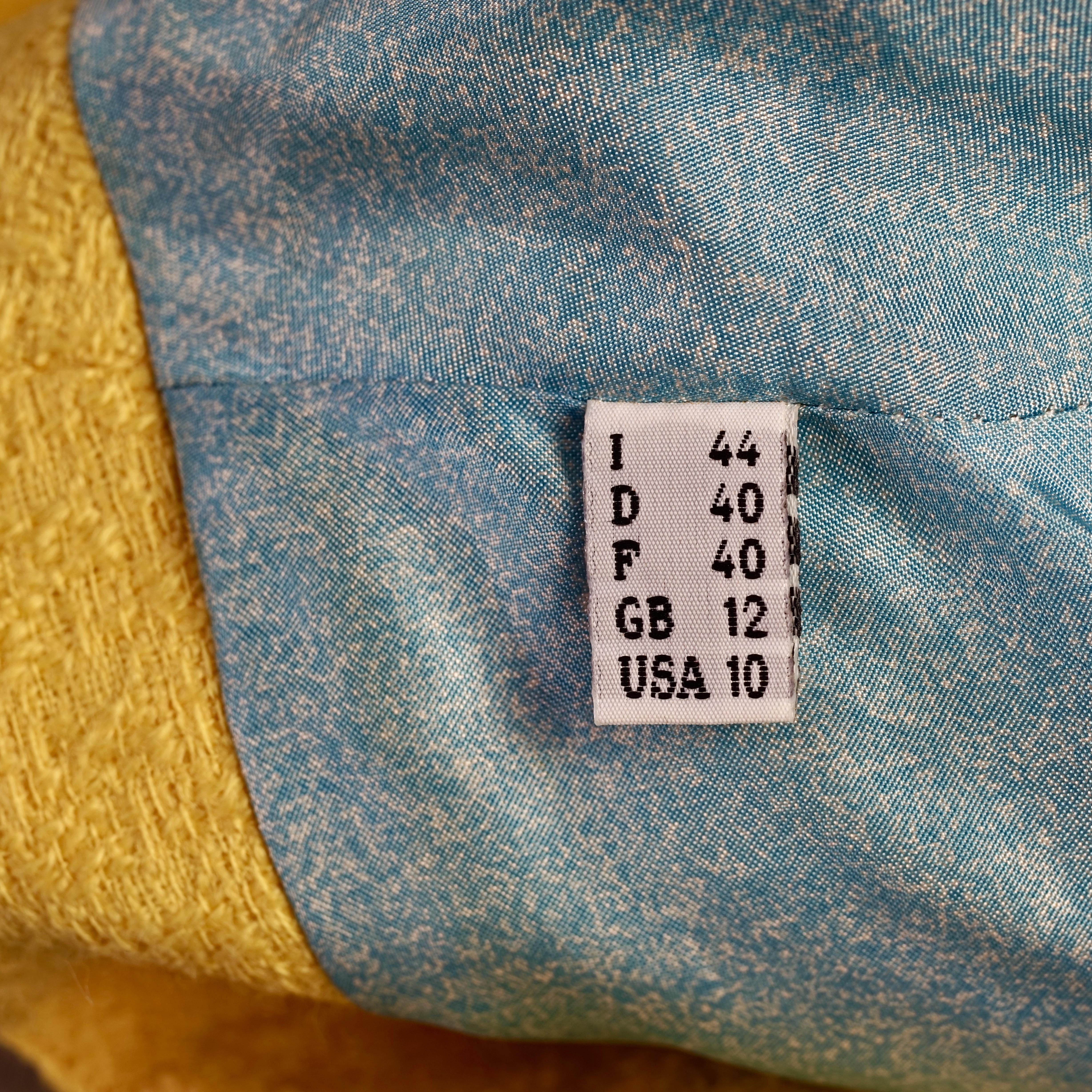 Veste courte fantaisie vintage MOSCHINO CHEAP and CHIC avec boutons de bicyclette en vente 9