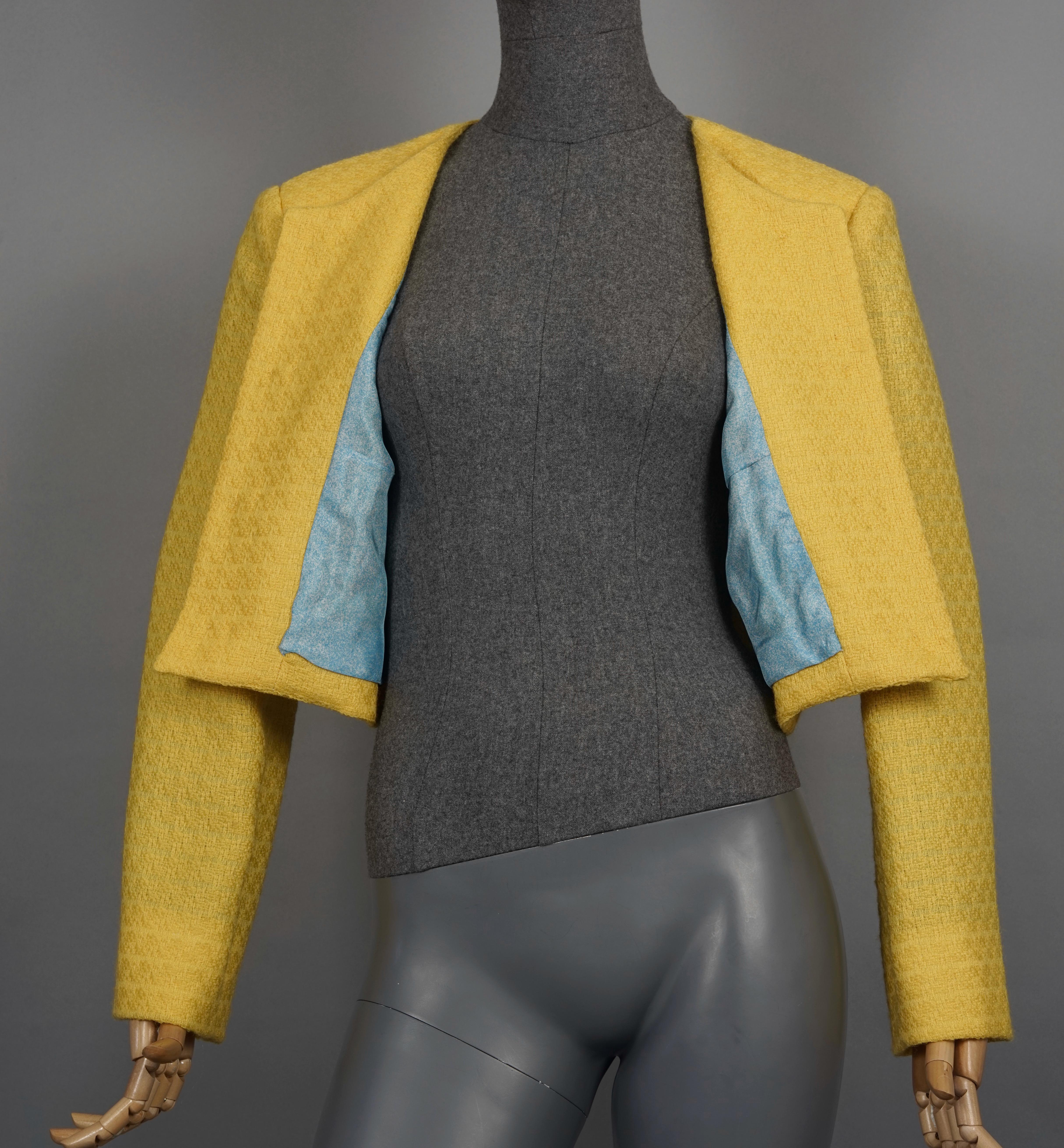 Veste courte fantaisie vintage MOSCHINO CHEAP and CHIC avec boutons de bicyclette en vente 3