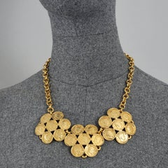 Collana vintage Moschino Cheap and Chic, economica e chic, con monete a grappolo