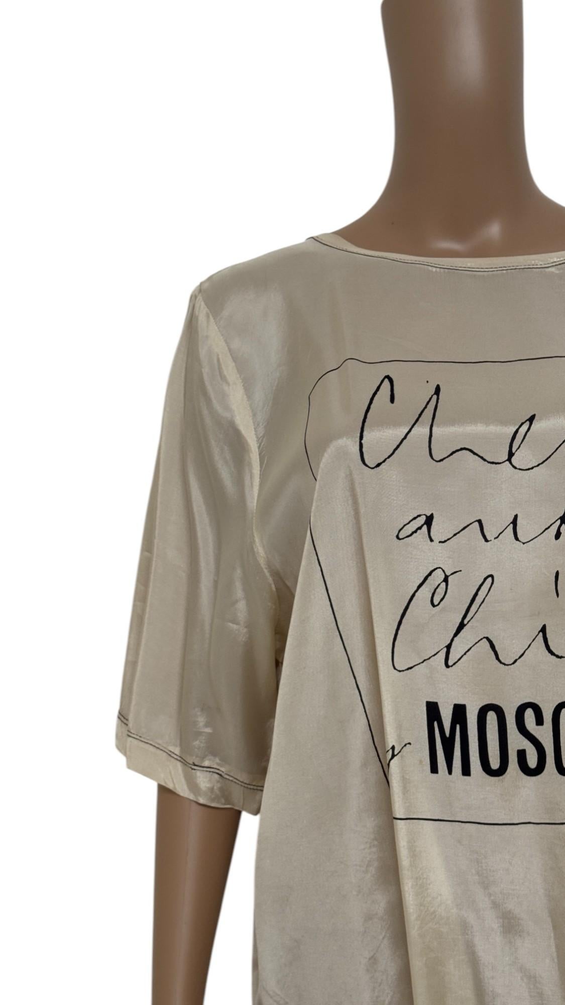 Vintage Moschino Günstiges und schickes übergroßes Seidentop mit grafischem Logo im Angebot 7