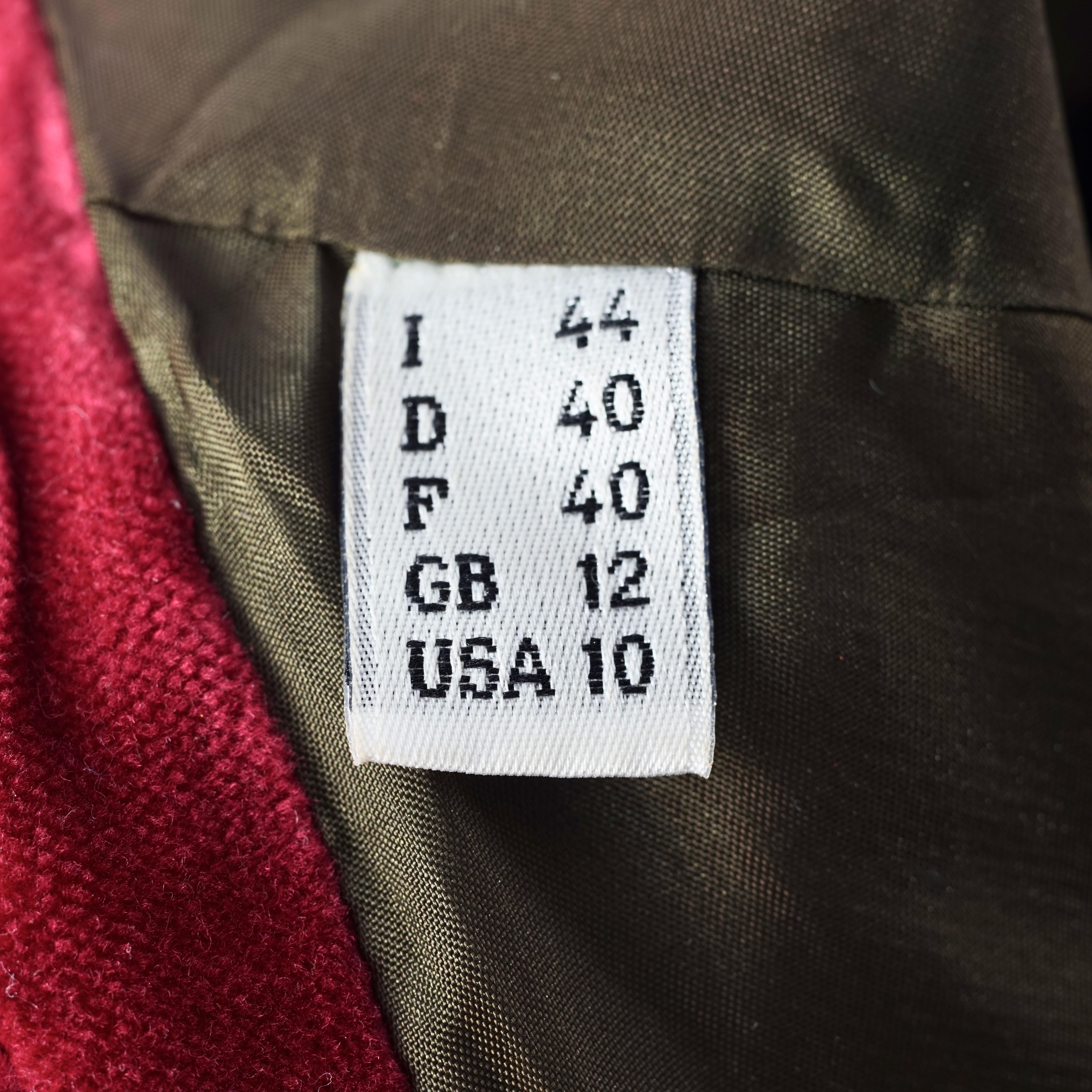 Vintage MOSCHINO CHEAP and CHIC Chaqueta blazer de tartán con botones de cacahuete en venta 6