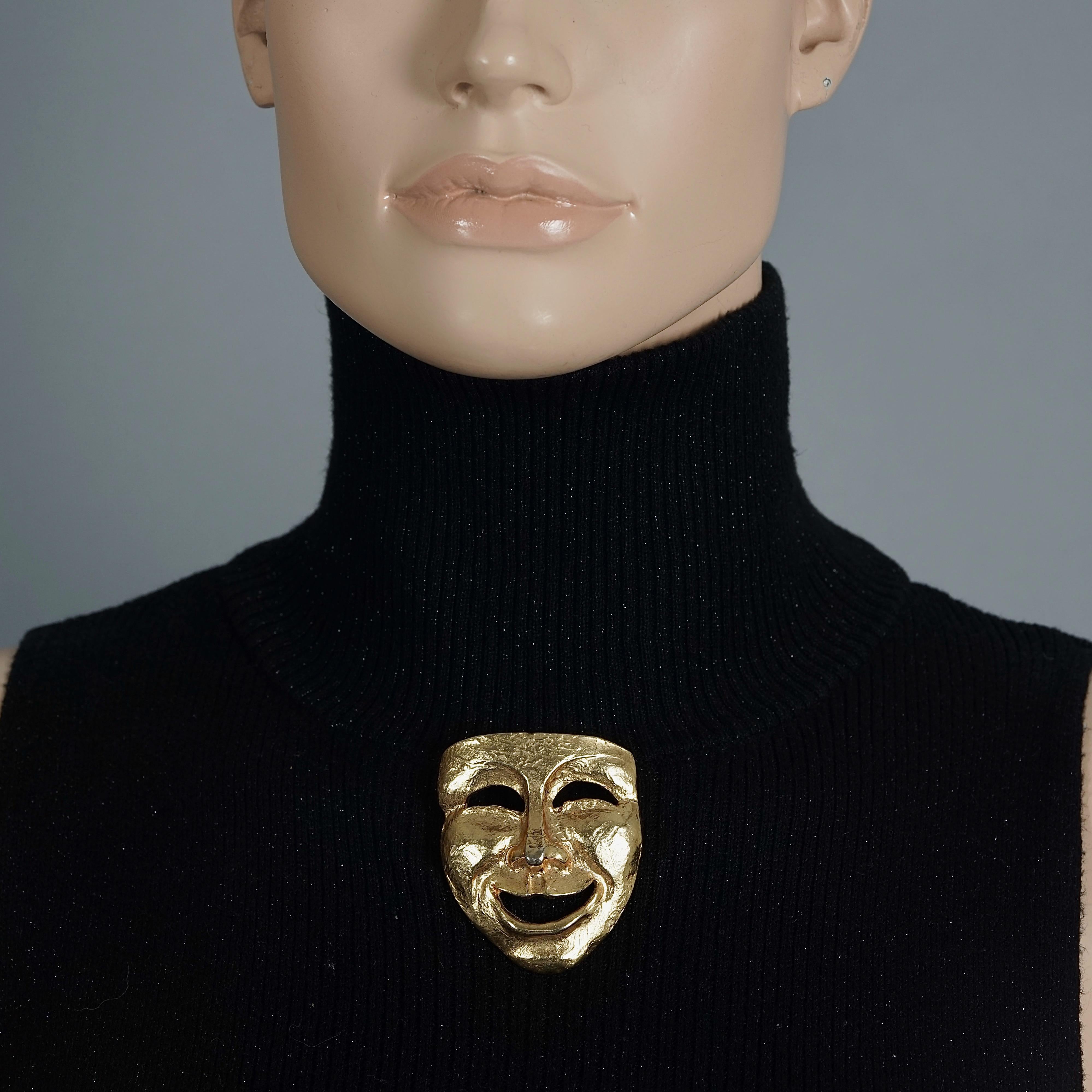 Vintage MOSCHINO Comedy Mask Novelty Brooch

Measurements: 
Height: 2.12 inches (5.4 cm)
Width: 1.81 inches (4.6 cm)

Features:
- 100% Authentic MOSCHINO.
- Comedy masks brooch.
- Gold tone hardware.
- Signed MOSCHINO on reverse.
- Comes with