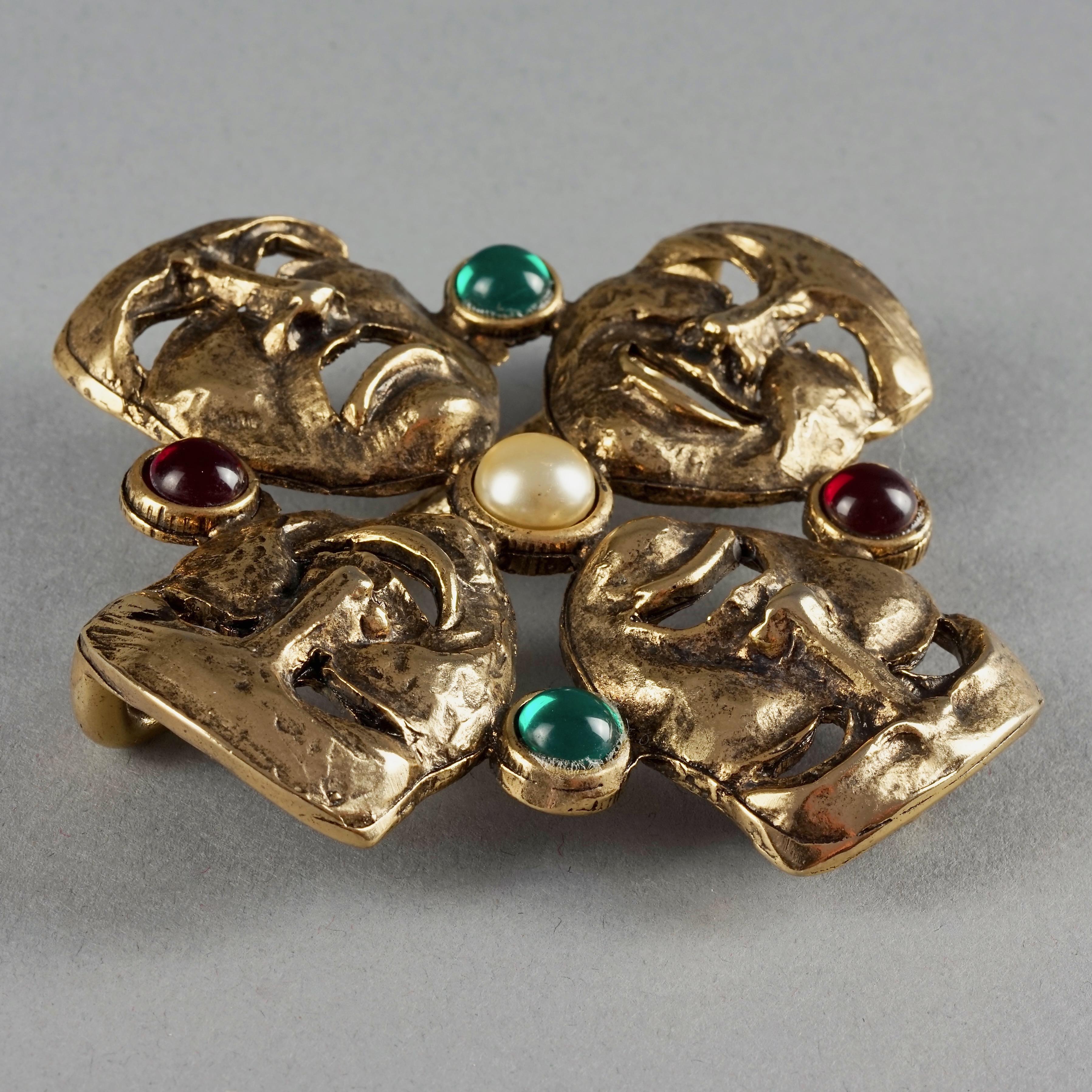 Vintage MOSCHINO Comedy Tragedy Mask Jewelled Novelty Belt Buckle In Excellent Condition For Sale In Kingersheim, Alsace