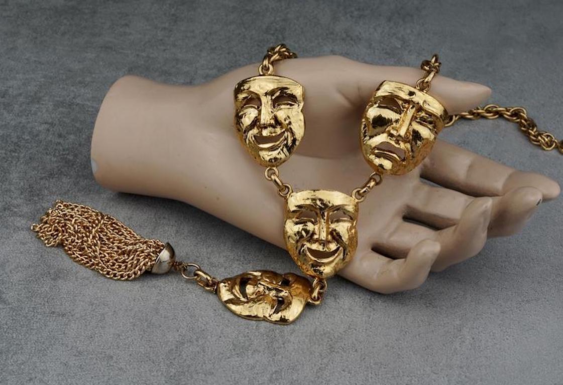 Vintage MOSCHINO Comedy Tragedy Mask Tassel Charm Necklace In Excellent Condition In Kingersheim, Alsace
