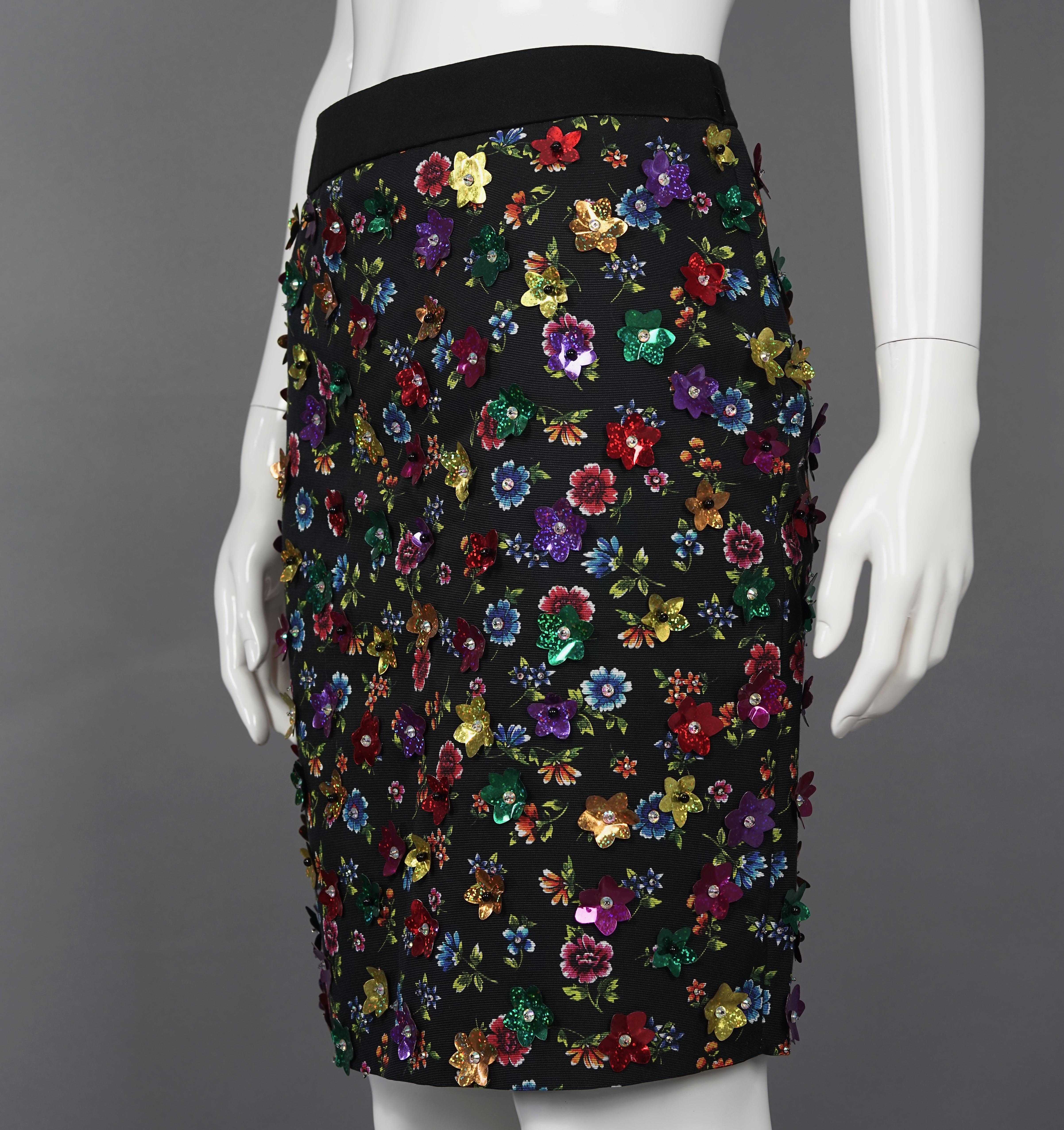 Nero Gonna vintage con fiori 3D di MOSCHINO COUTURE in vendita