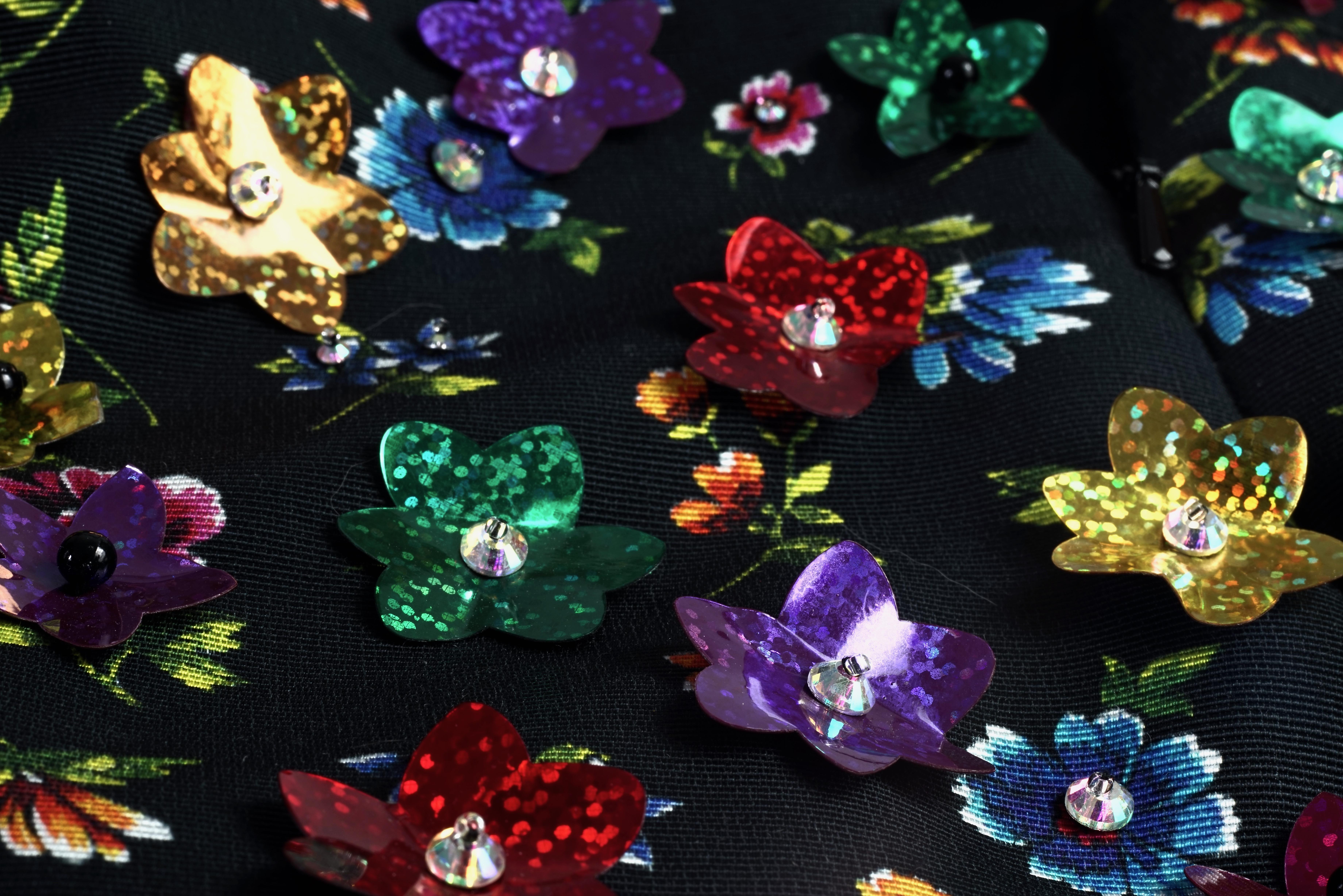 Gonna vintage con fiori 3D di MOSCHINO COUTURE in vendita 3