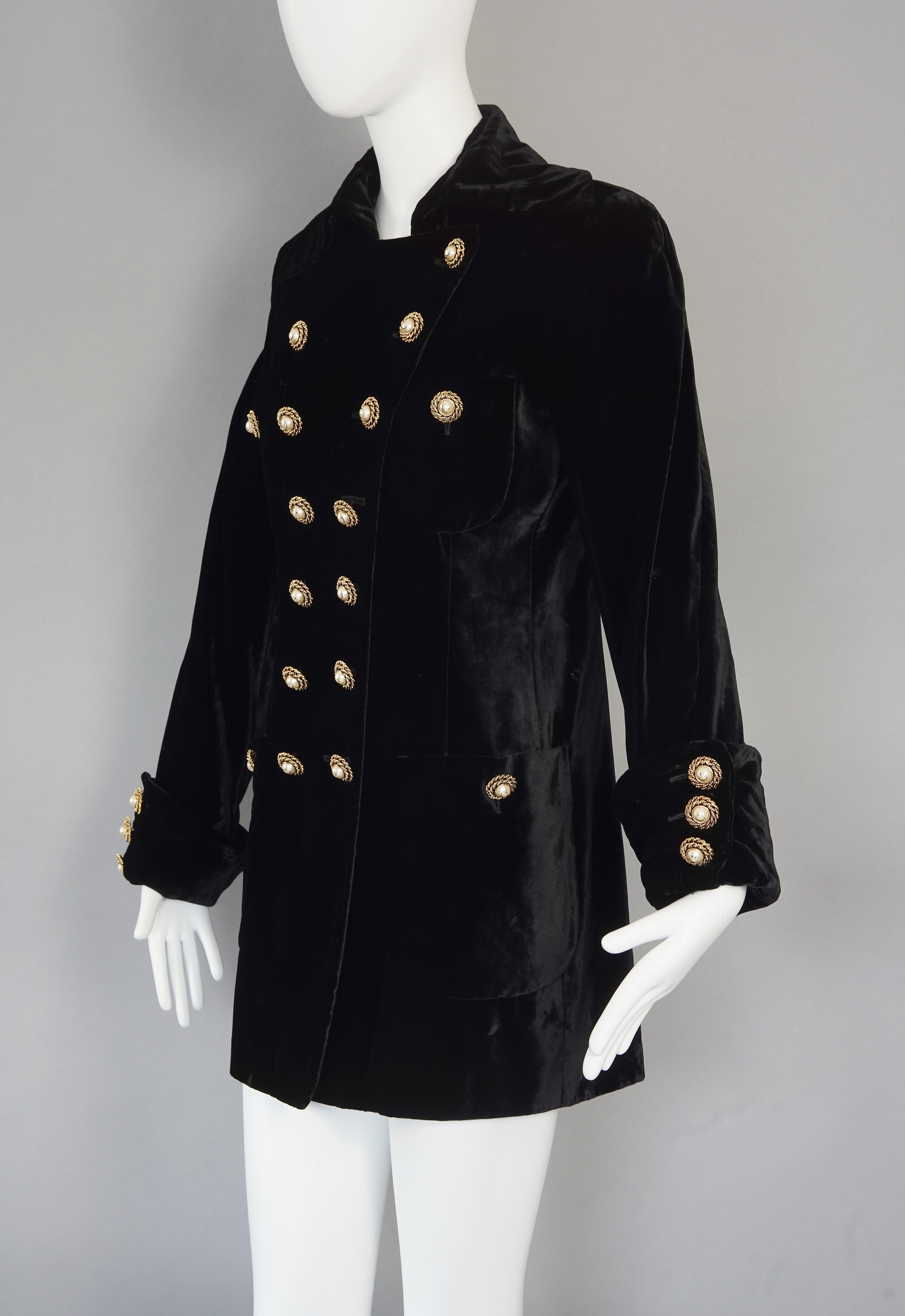 Vintage MOSCHINO COUTURE Pearl Smiley Face Buttons Black Velvet Novelty Jacket In Good Condition For Sale In Kingersheim, Alsace