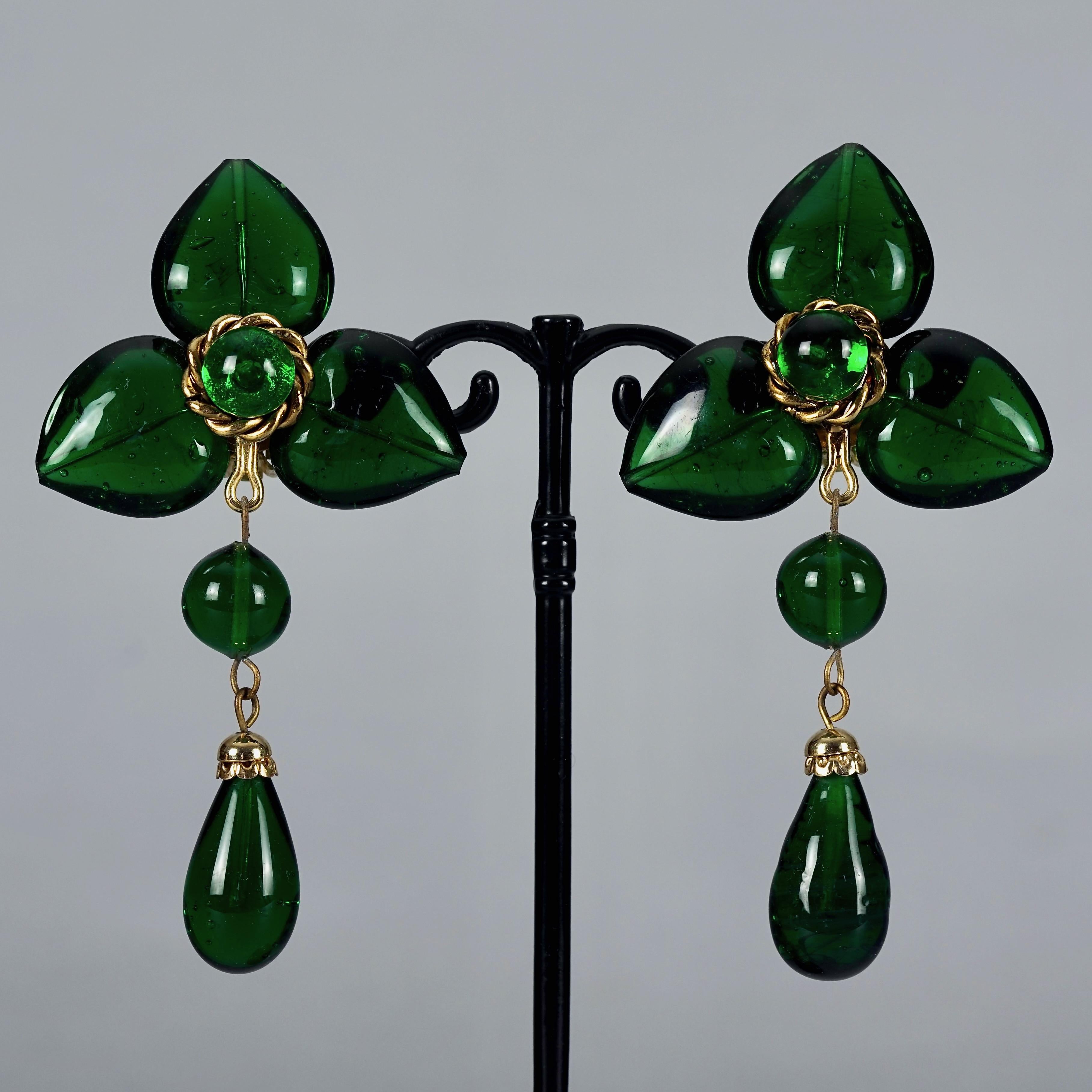 Vintage MOSCHINO Green Glass Heart Dangling Earrings In Excellent Condition For Sale In Kingersheim, Alsace