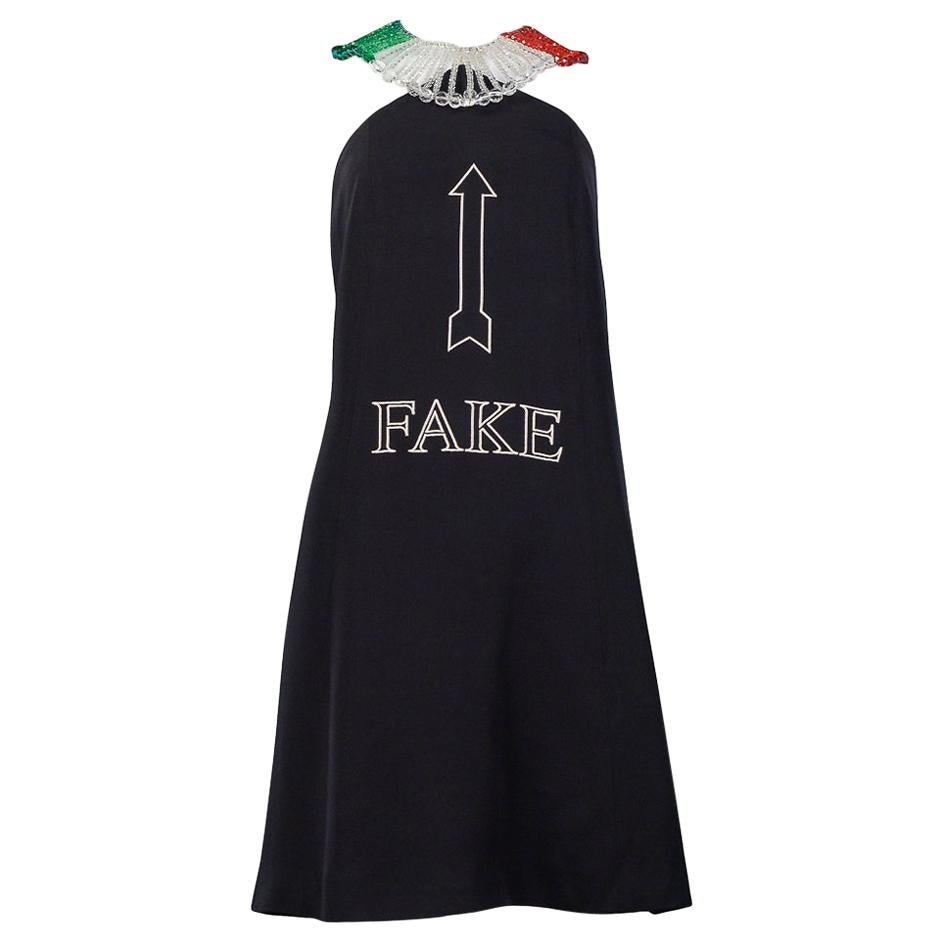 Moschino - Robe vintage en perles de verre avec drapeau italien « Fake » en vente