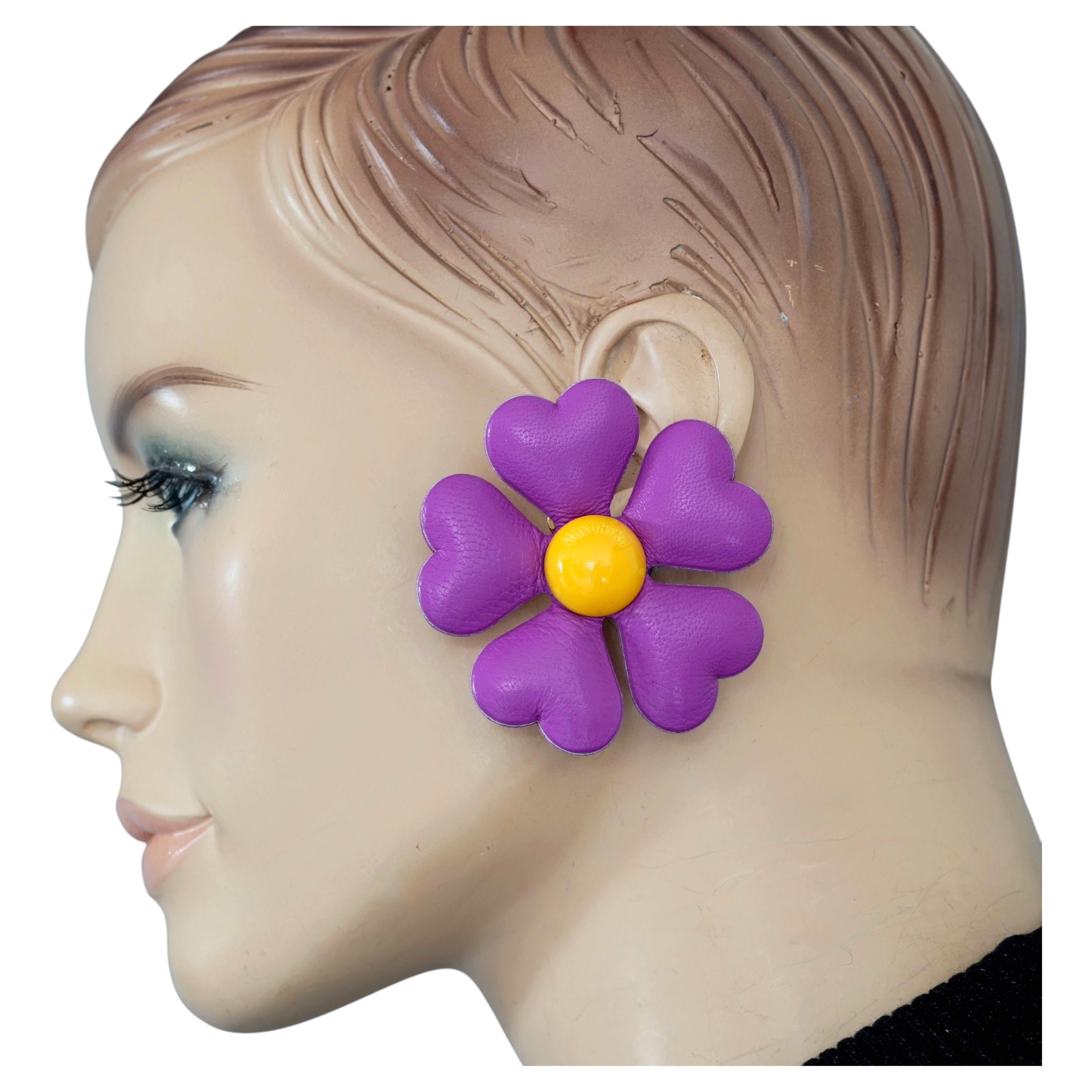 Pendientes vintage MOSCHINO Massive Purple Flower Vegan Leather Novelty en venta