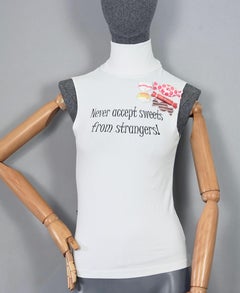 Vintage Moschino „Nimm niemals Süßigkeiten von Fremden an!“ Top mit Bonbon-Verzierung