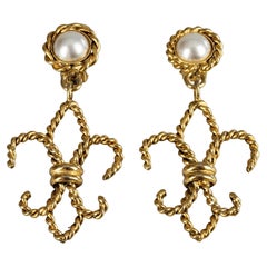 Vintage MOSCHINO Pearl Fleur de Lys Torsade Novelty Dangling Earrings