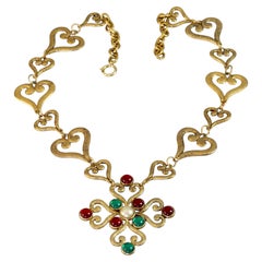 Collar vintage de MOSCHINO con colgante en forma de corazón con signo de interrogación y pedrería