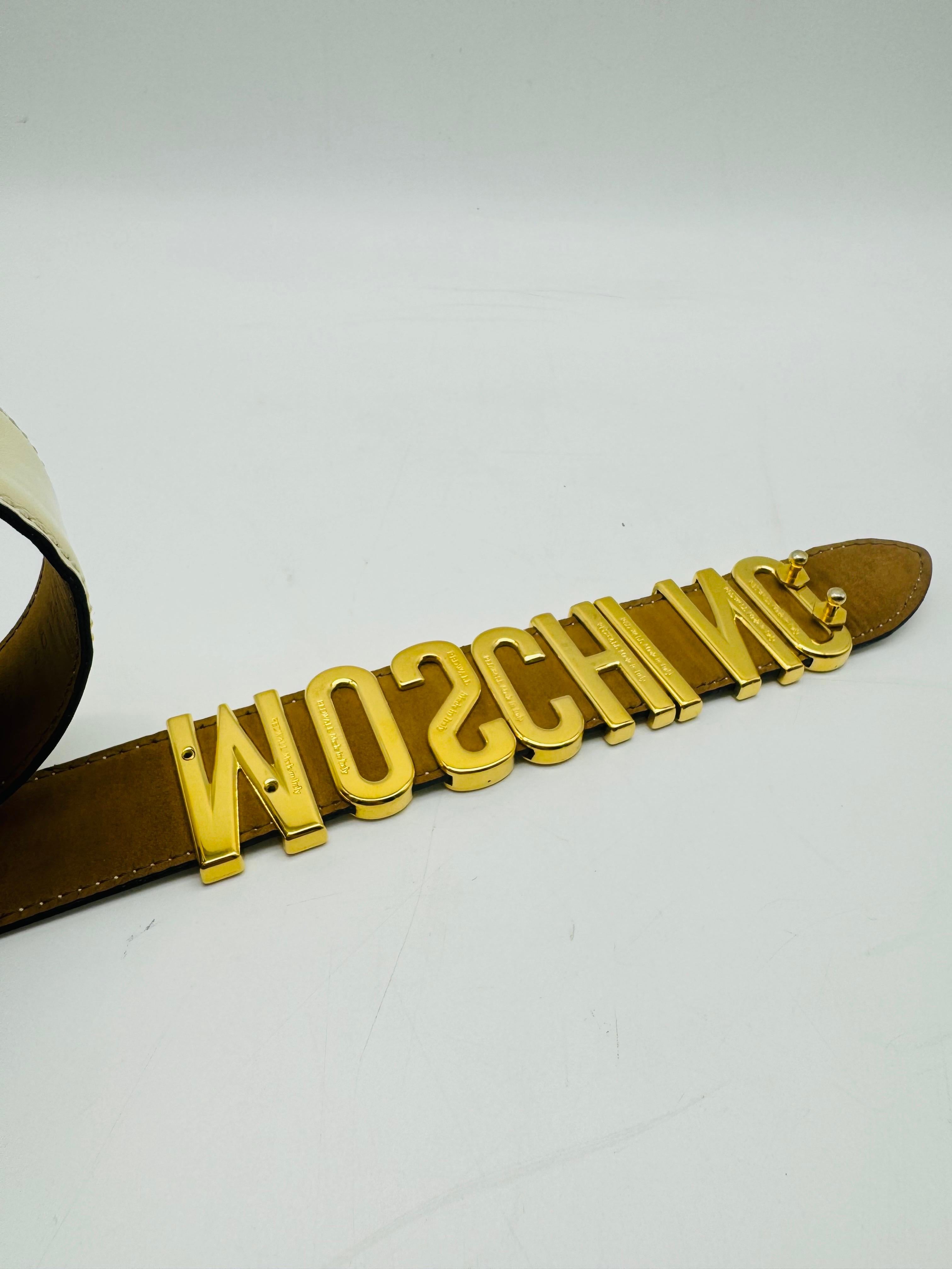 Vintage Moschino Redwall belt classic gold In Fair Condition For Sale In 10707, DE
