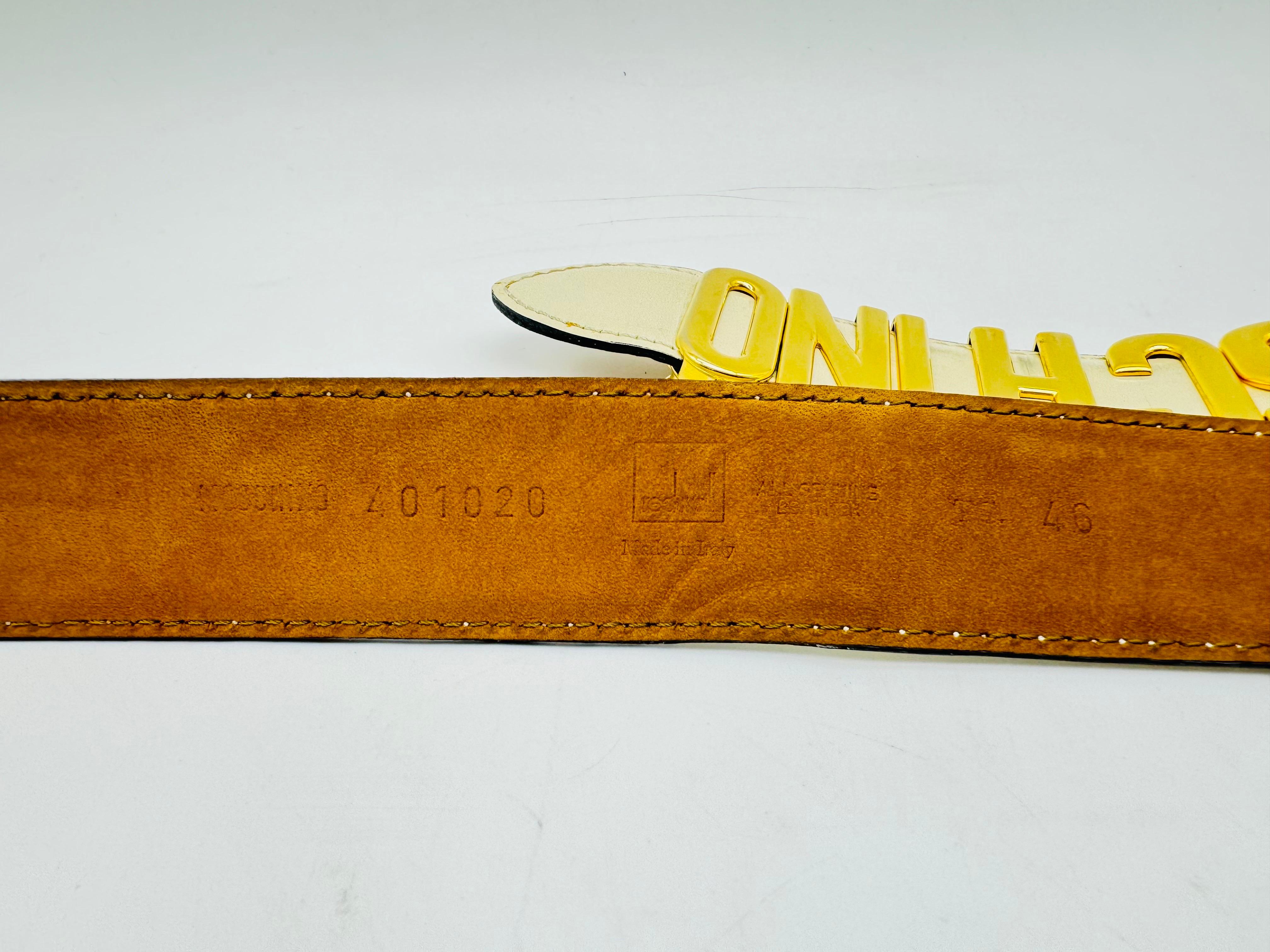 Women's or Men's Vintage Moschino Redwall belt classic gold For Sale