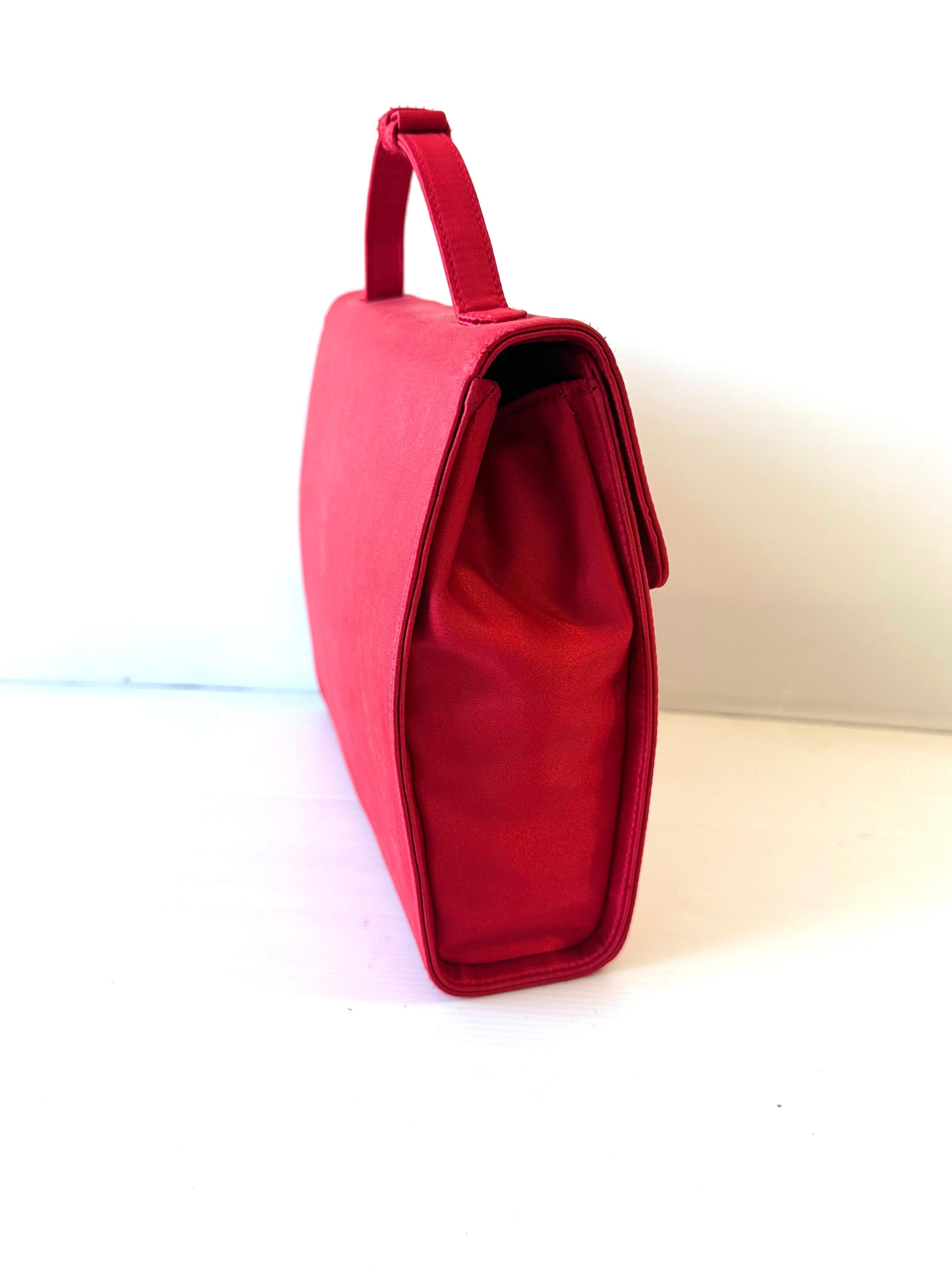 Vintage Moschino Redwall handbag from the 90s In Excellent Condition For Sale In L'ESCALA, ES