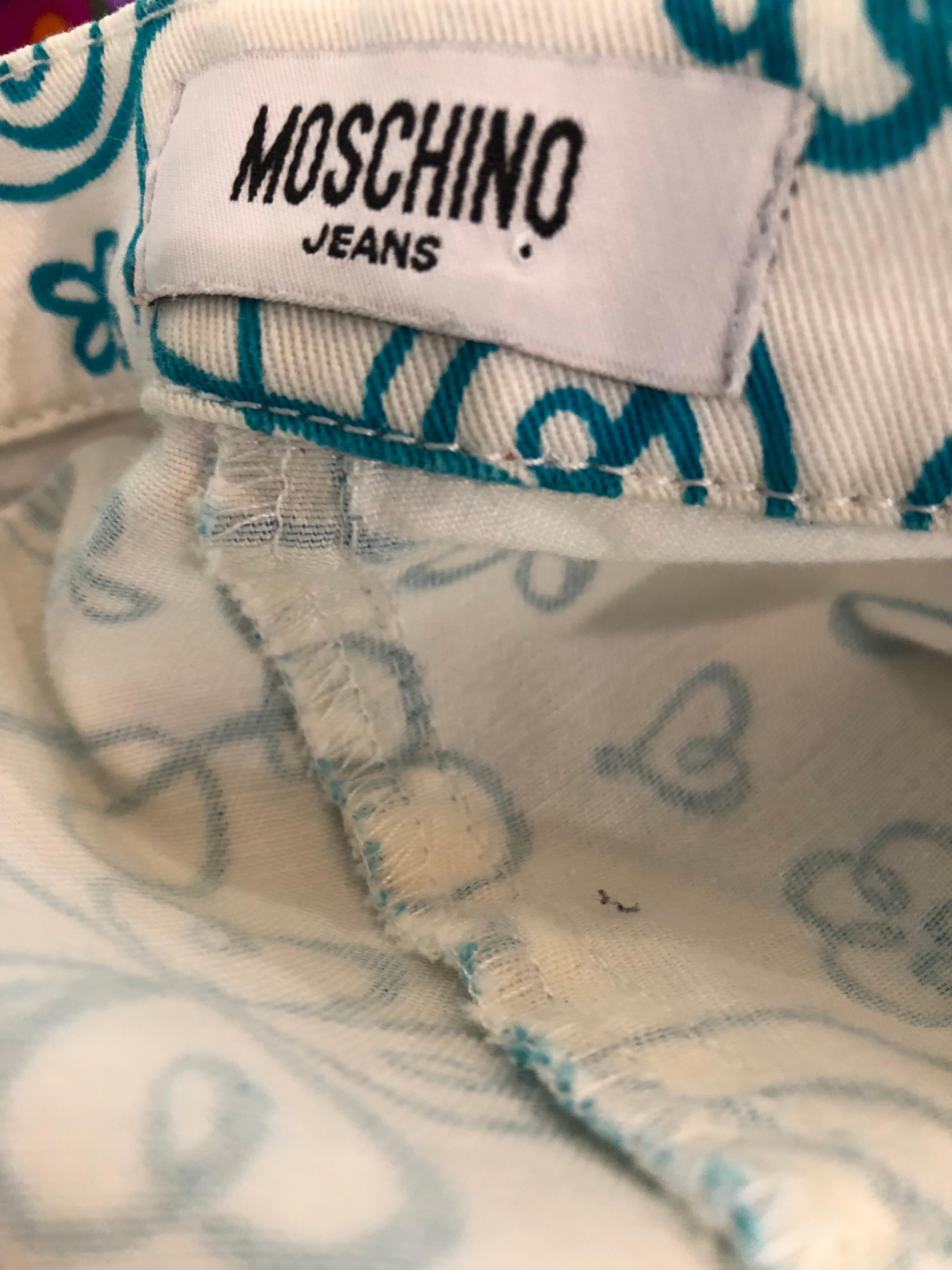 Vintage Moschino Size 6 Turquoise Blue and White Novelty Clam Digger Shorts Pant For Sale 6