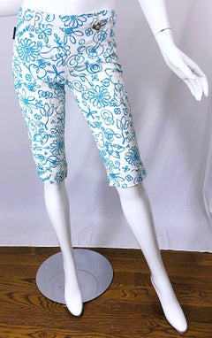 Vintage Moschino Size 6 Turquoise Blue and White Novelty Clam Digger Shorts Pant