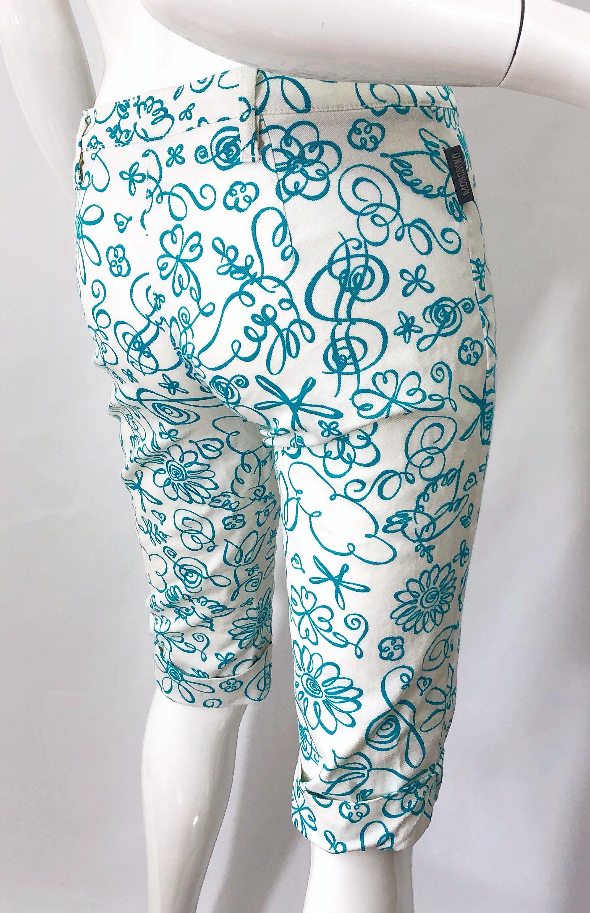 Vintage Moschino Size 6 Turquoise Blue and White Novelty Clam Digger Shorts Pant For Sale 1