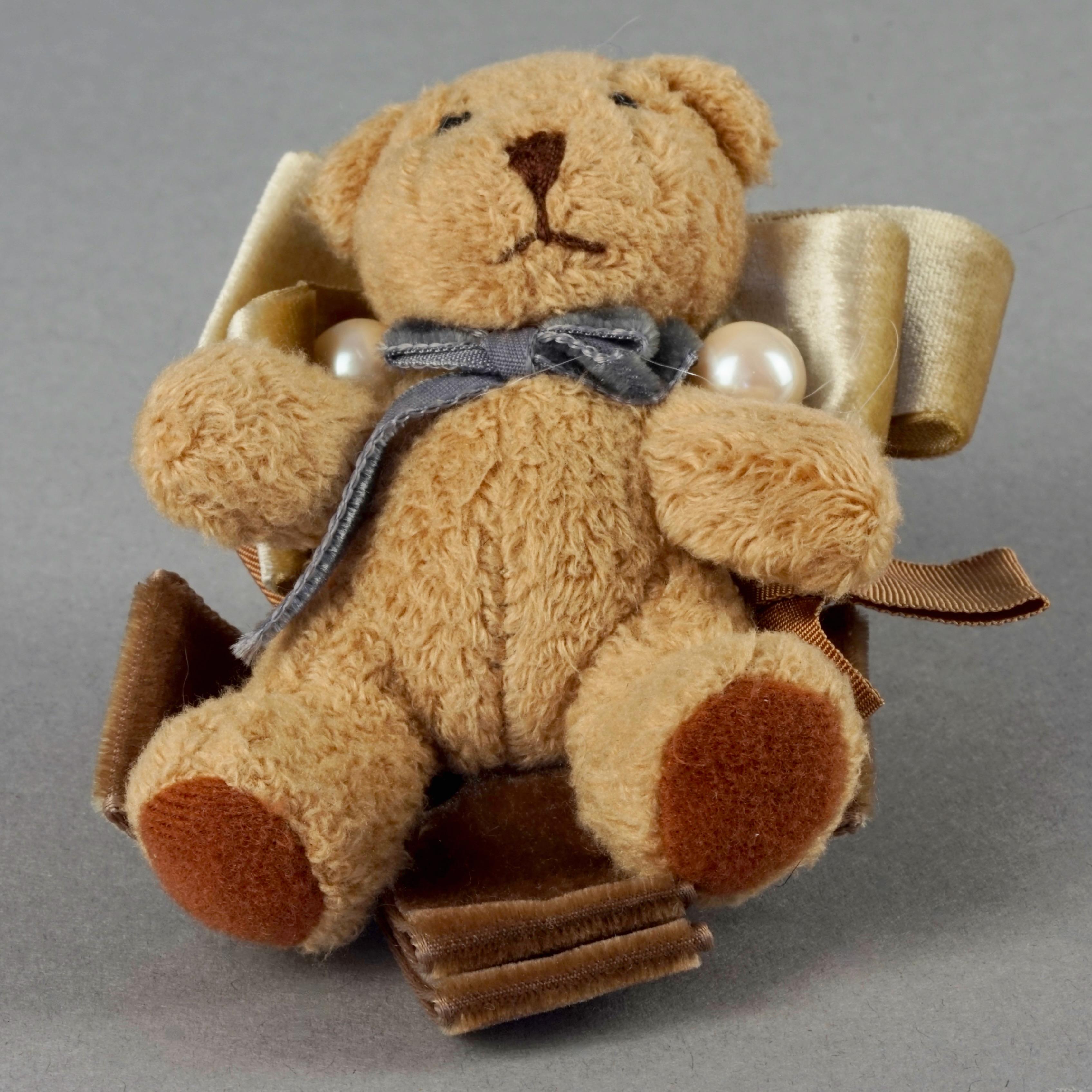 Vintage MOSCHINO Teddy Bear Novelty Brooch In Excellent Condition For Sale In Kingersheim, Alsace