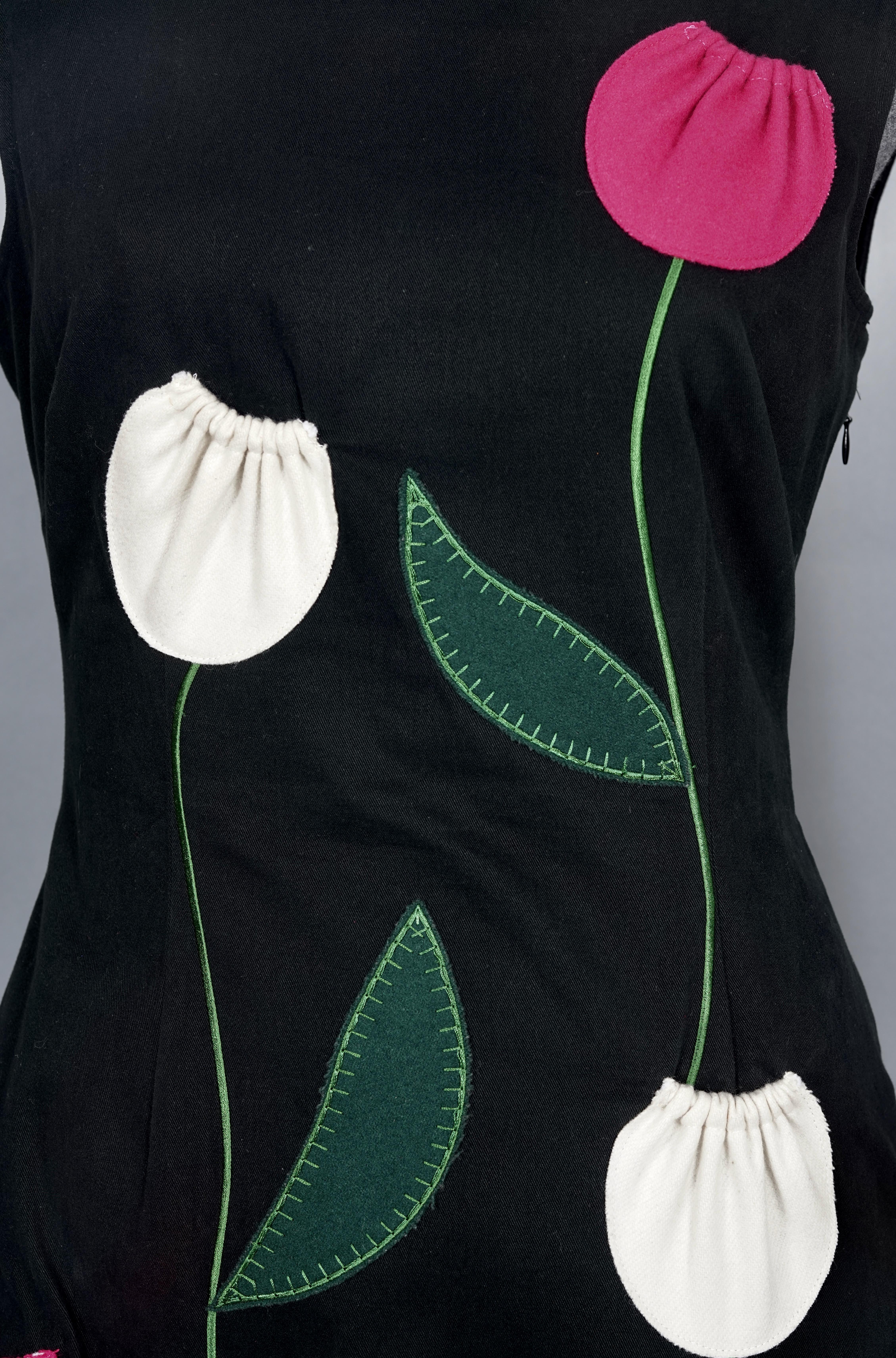 Vintage MOSCHINO Tulip Flower Pockets Novelty Dress For Sale 2