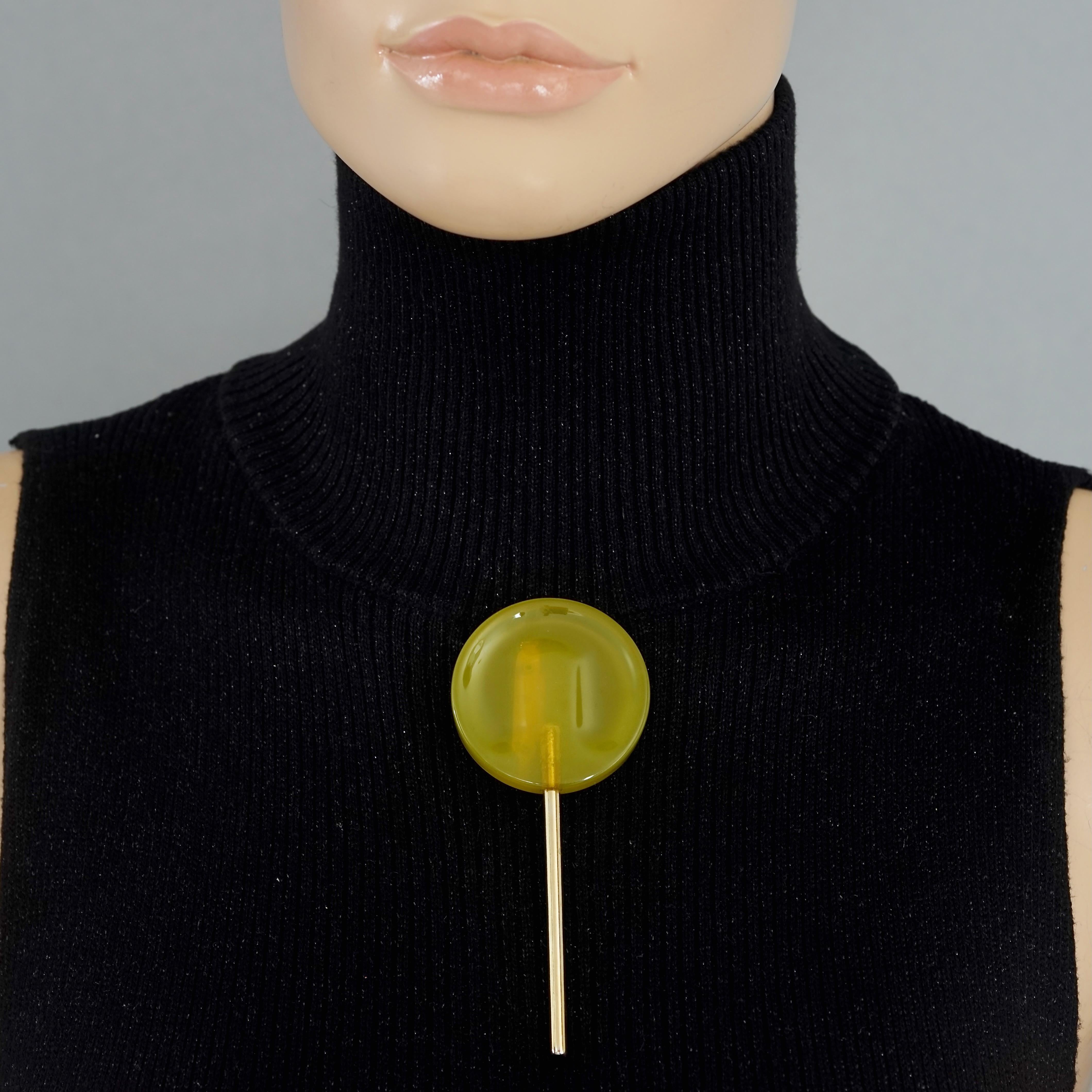 Vintage MOSCHINO Yellow Citrus Lollipop Candy Novelty Brooch

Measurements: 
Height: 4.13 inches (10.5 cm)
Diameter: 1.77 inches (4.5 cm)

Features:
- 100% Authentic MOSCHINO.
- Yellow Citrus Lollipop candy resin novelty brooch.
- Engraved MOSCHINO