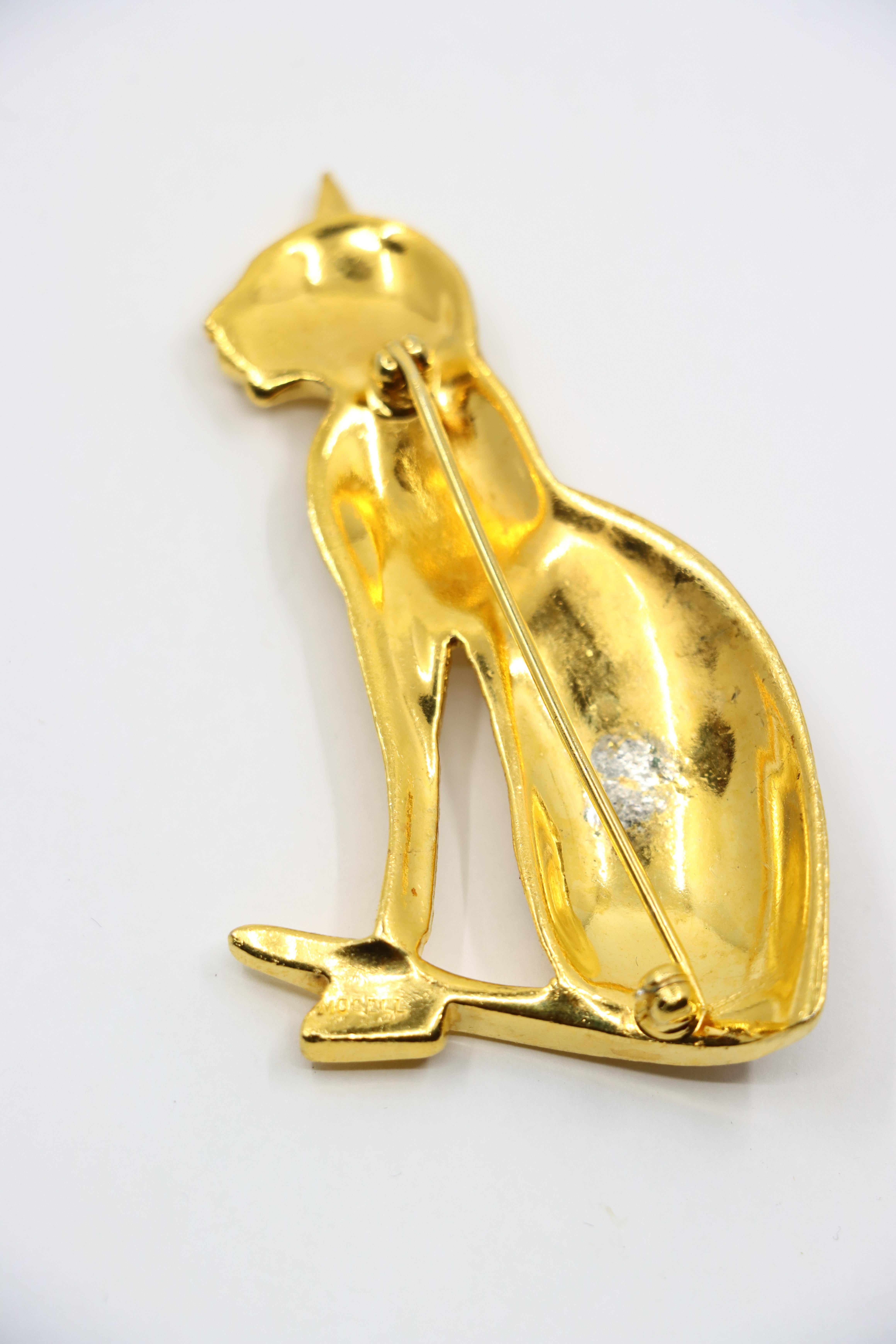 Vintage MOSELL Gold Tone Purple Rhinestone Cat Pendant For Sale 1