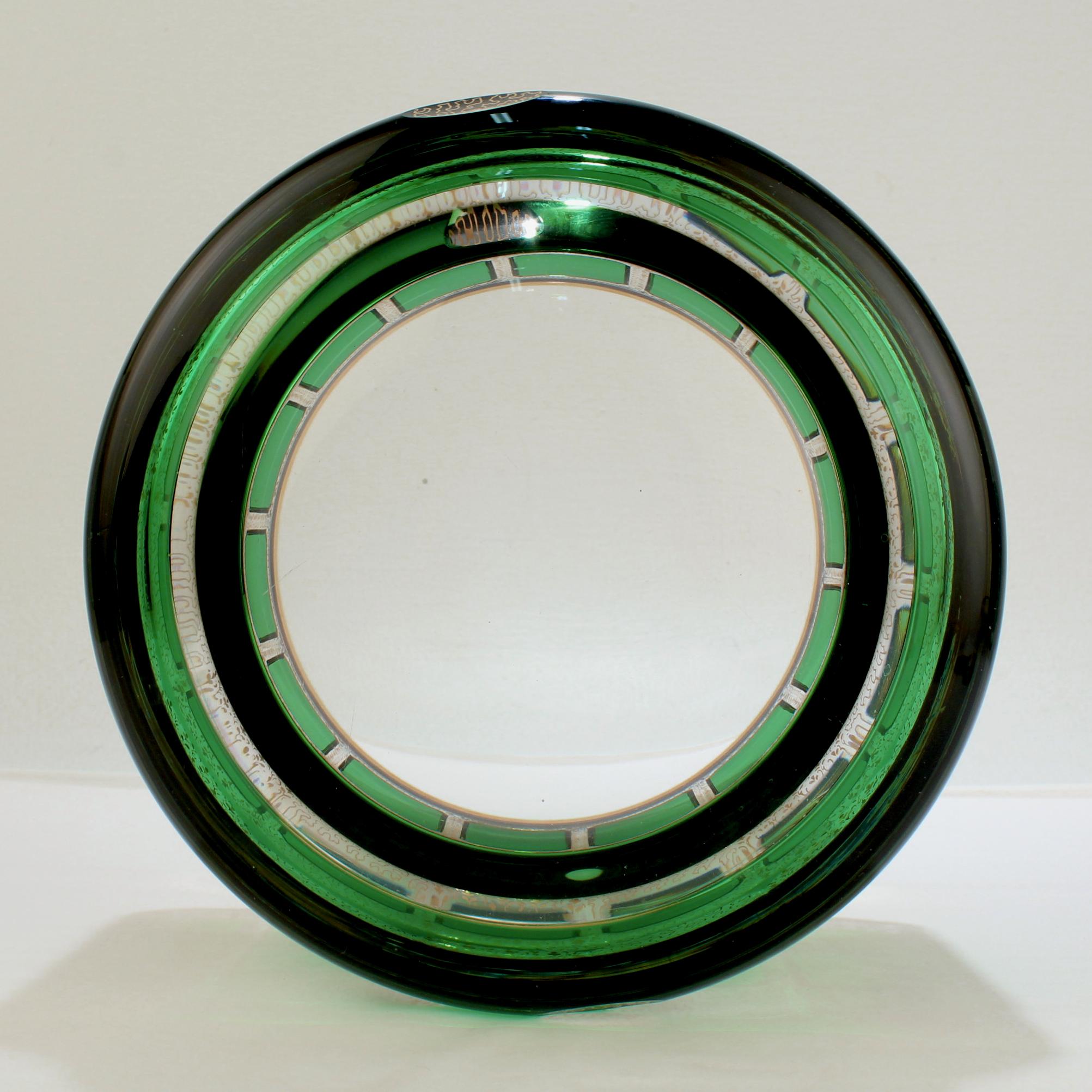 Vintage Moser Vergoldete Glasschale mit grünen Cabochons  im Angebot 5