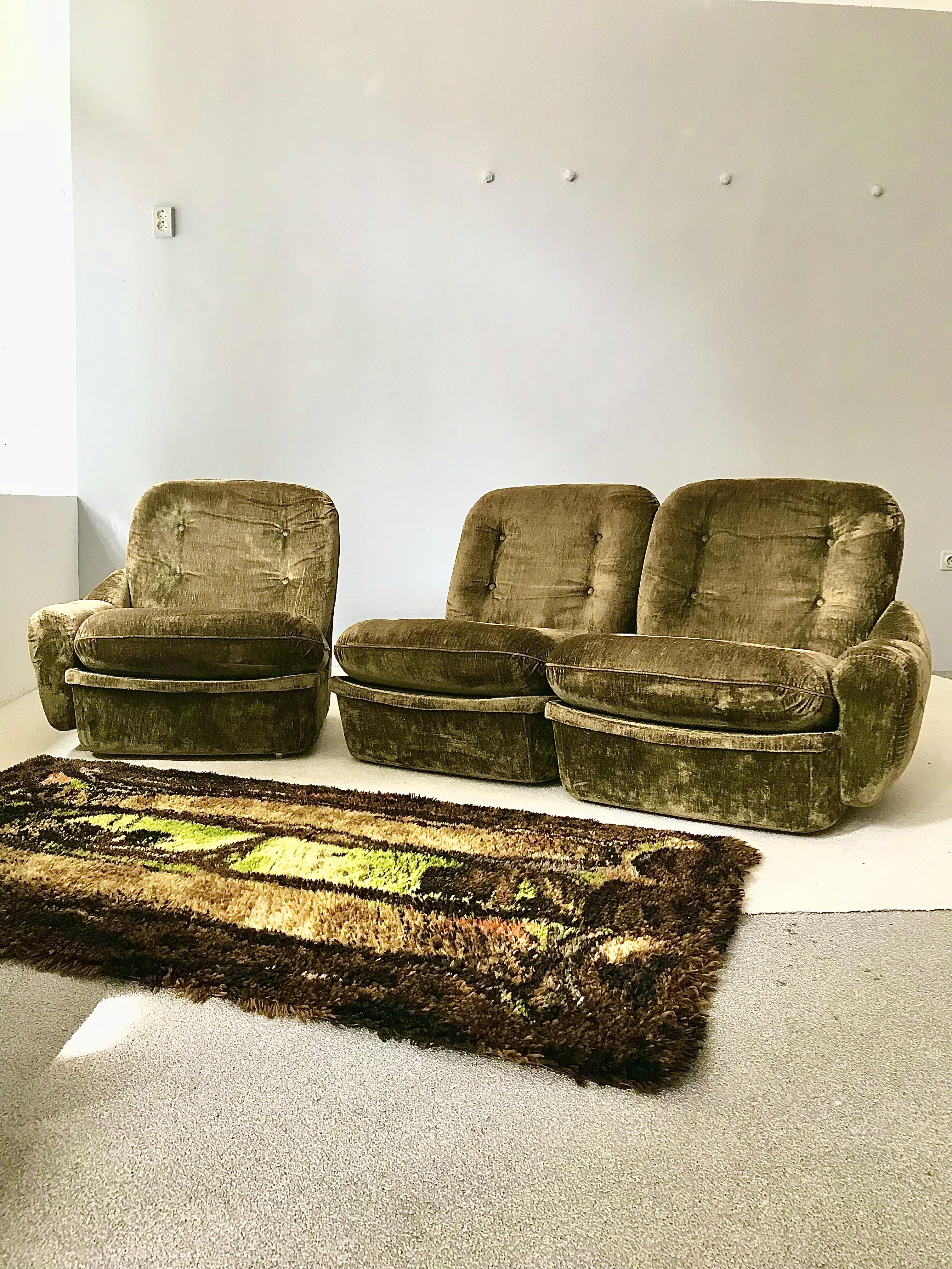 Vintage Moss Green Velvet Modular sofa set attributed to Michel Cadestin For Sale 10