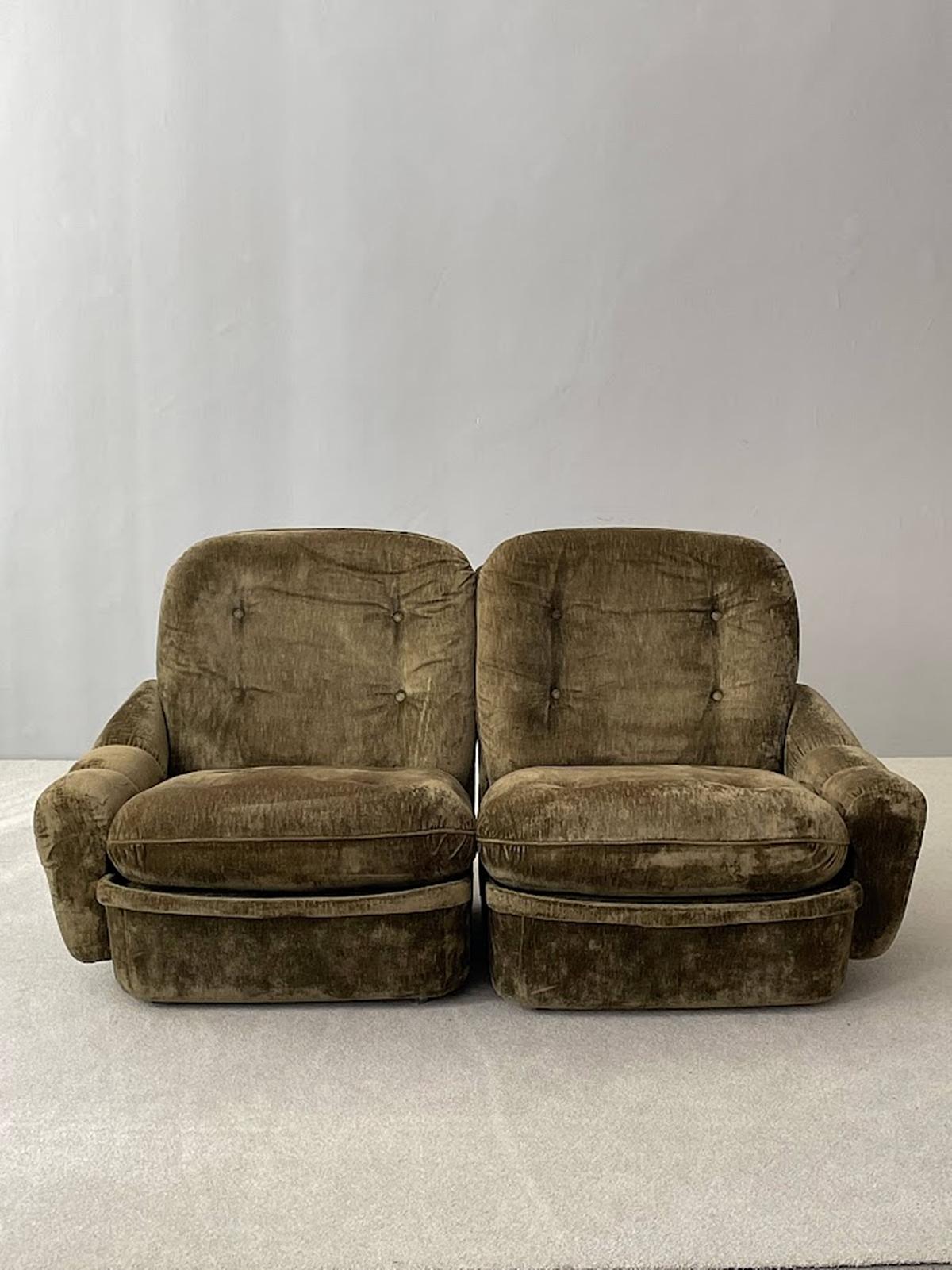 1960s original
Vintage space age fiberglass - velvet sofa set attributed to Michel Cadestin, made for Airborne International, France.
Five pieces, modular, arms are removable


