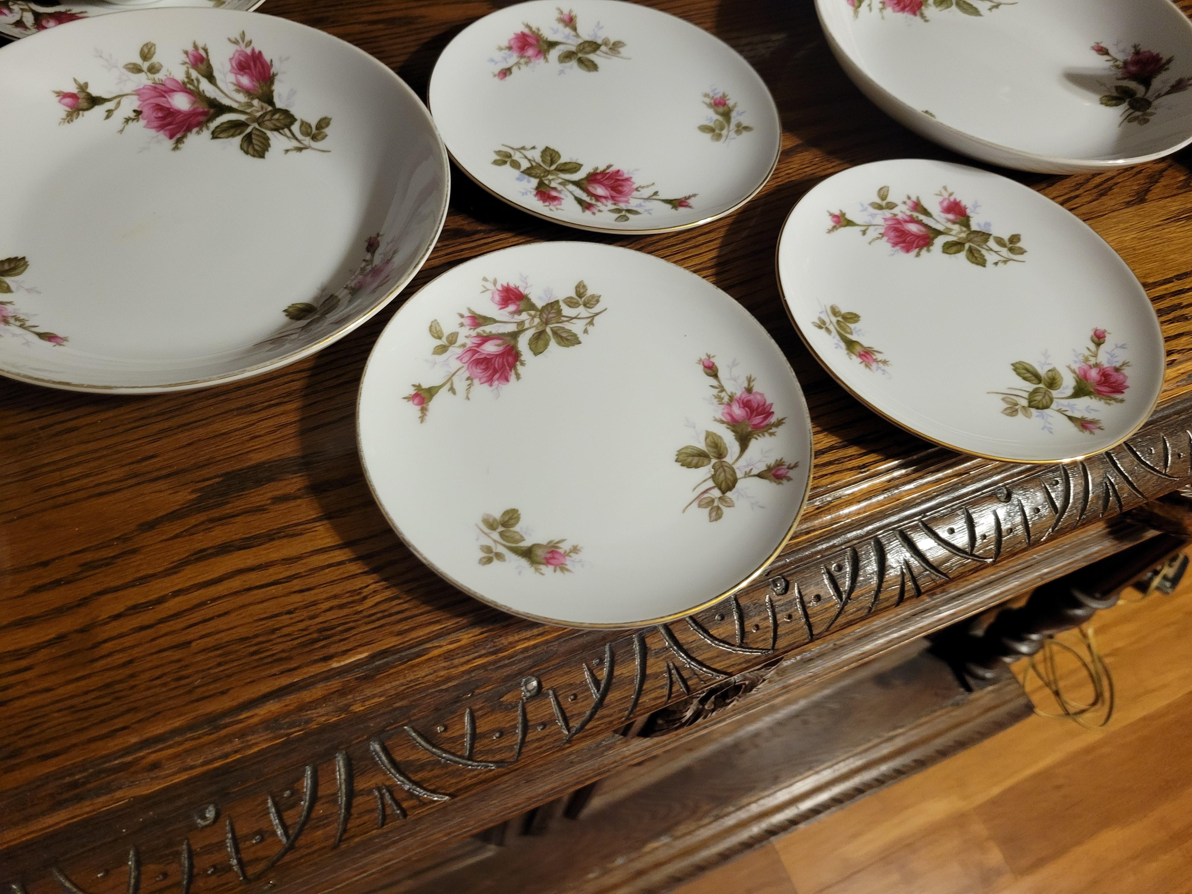 Vintage Moss Rose von Japan Fine China Tea Set - 15 Pieces plus 13 Ersatzstücke (Porzellan) im Angebot
