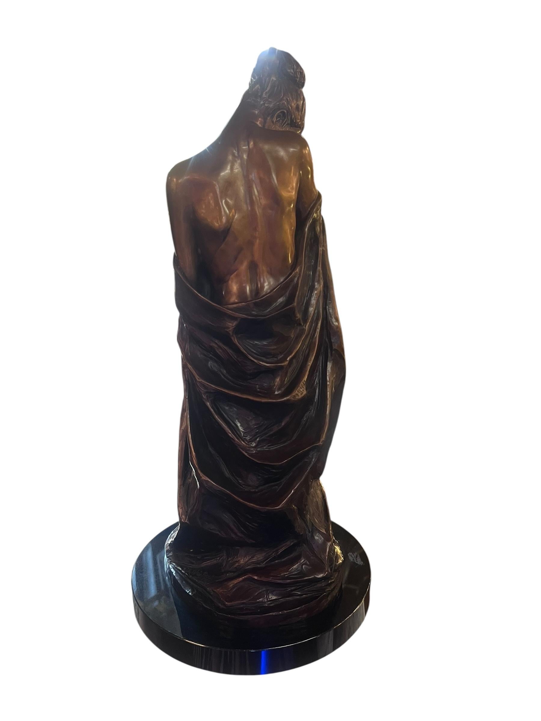 Scultura vintage in bronzo di Rebecca Ghiglieri con madre e figlio su base di marmo in vendita 3