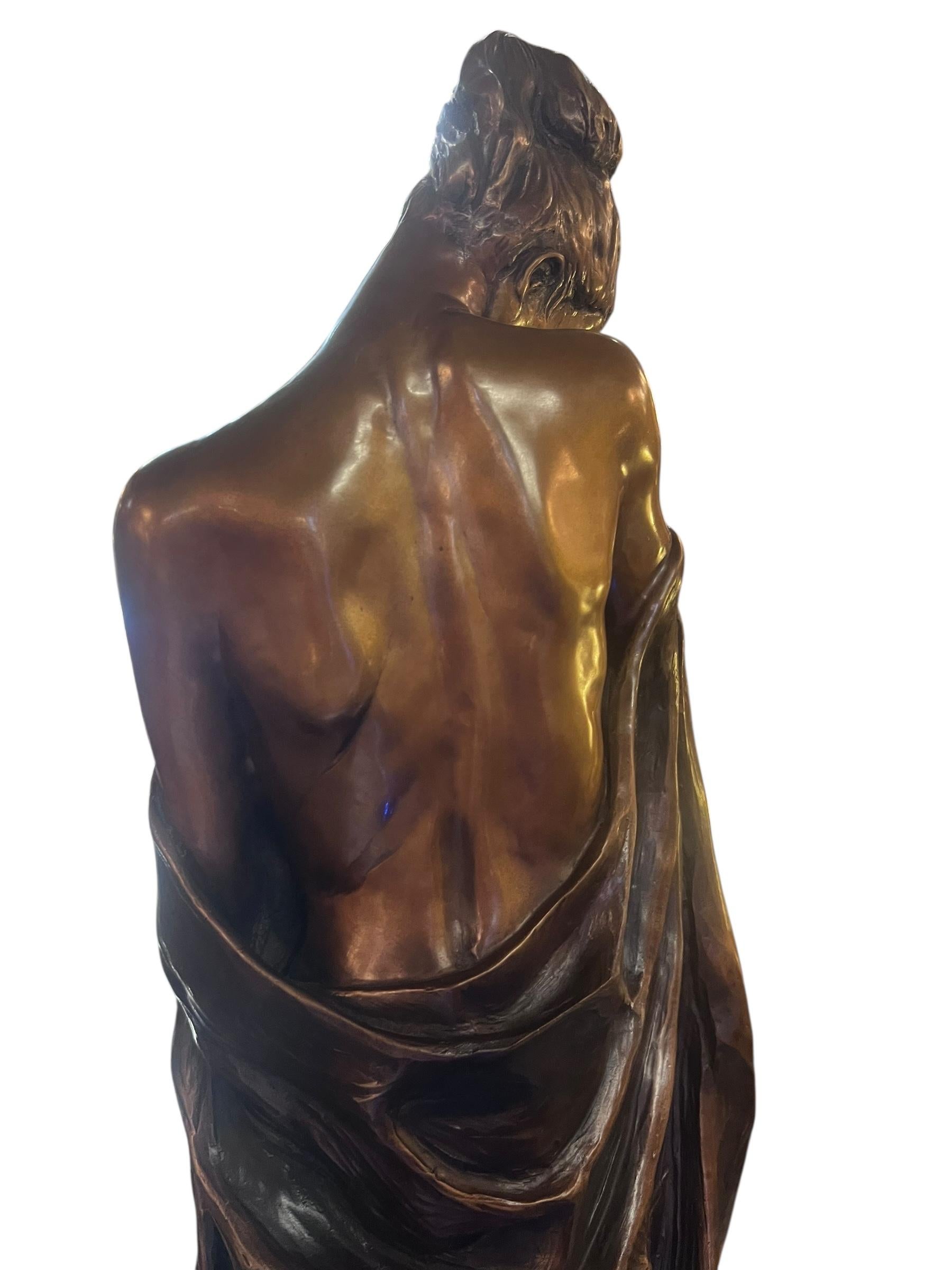 Scultura vintage in bronzo di Rebecca Ghiglieri con madre e figlio su base di marmo in vendita 1