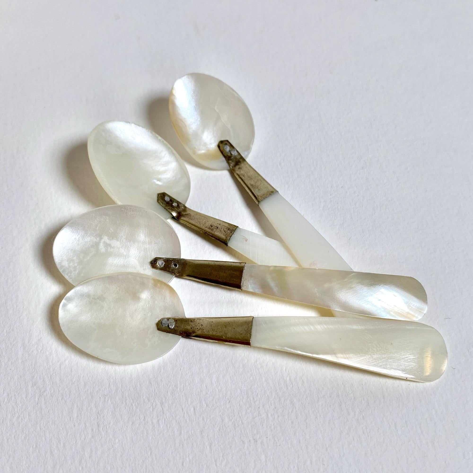 Vintage Mother-of-Pearl and Silver Salt and Pepper Set with Spoons, 1970s For Sale 1
