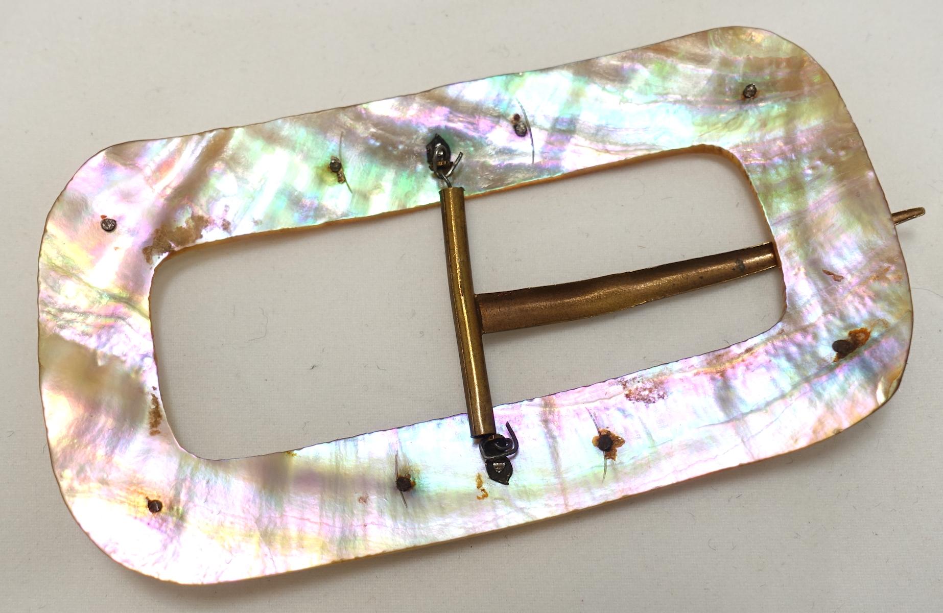 Vintage Mother of Pearl Belt Buckle In Good Condition For Sale In New York, NY