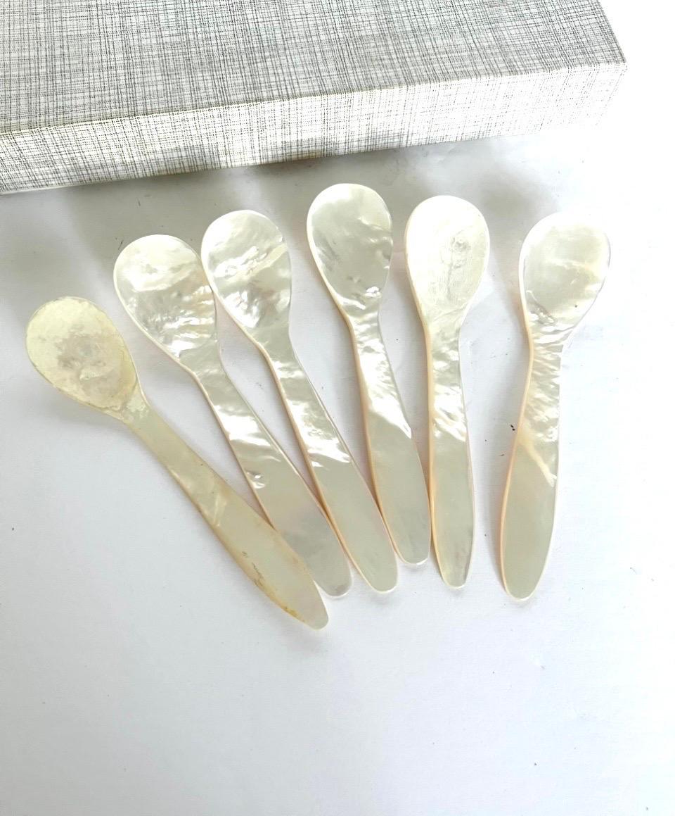 Unknown Vintage Mother of Pearl Caviar Spoons in Box 