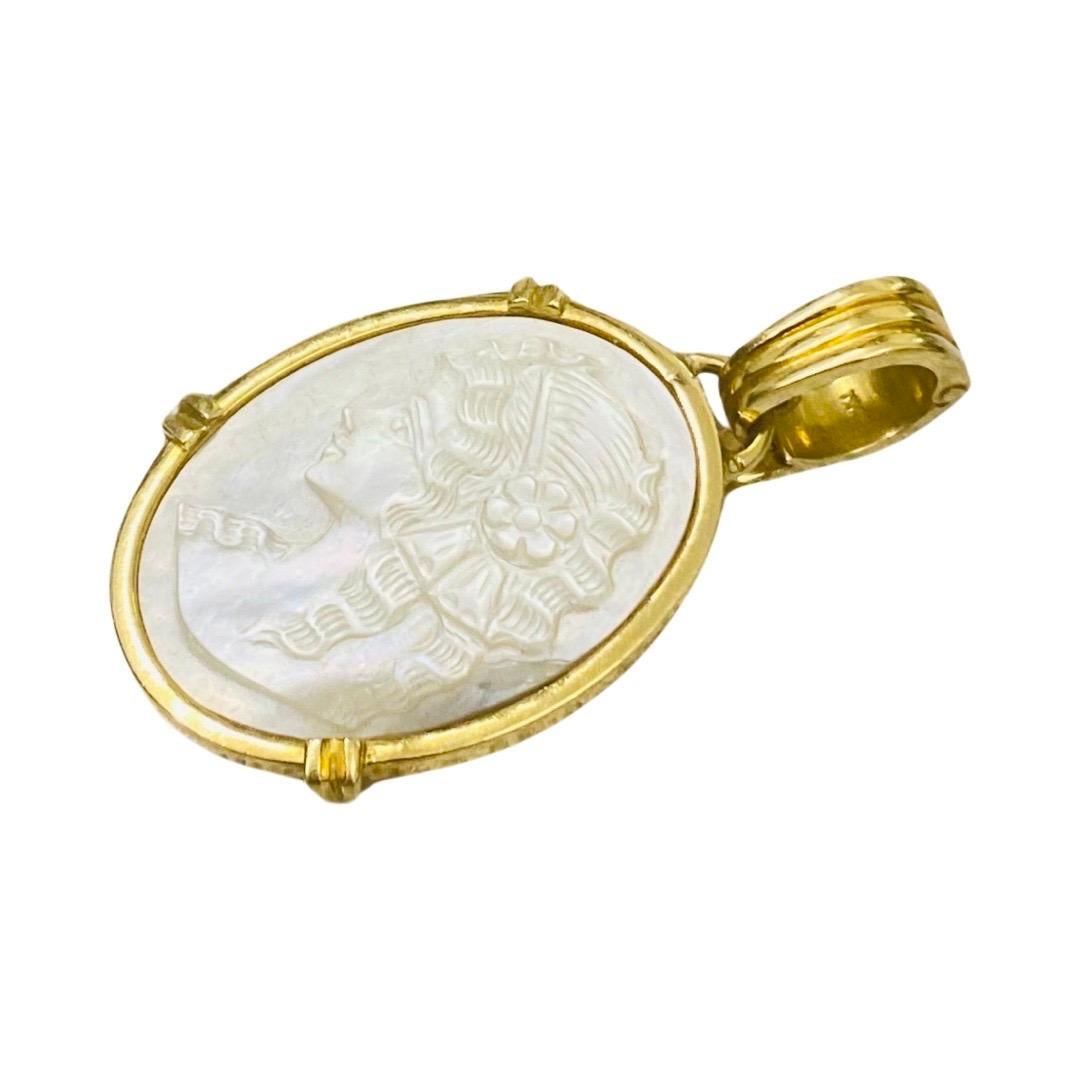 Vintage Mother of Pearl Shell Lady Oval Carved Cameo Pendant 18k Gold For Sale 4