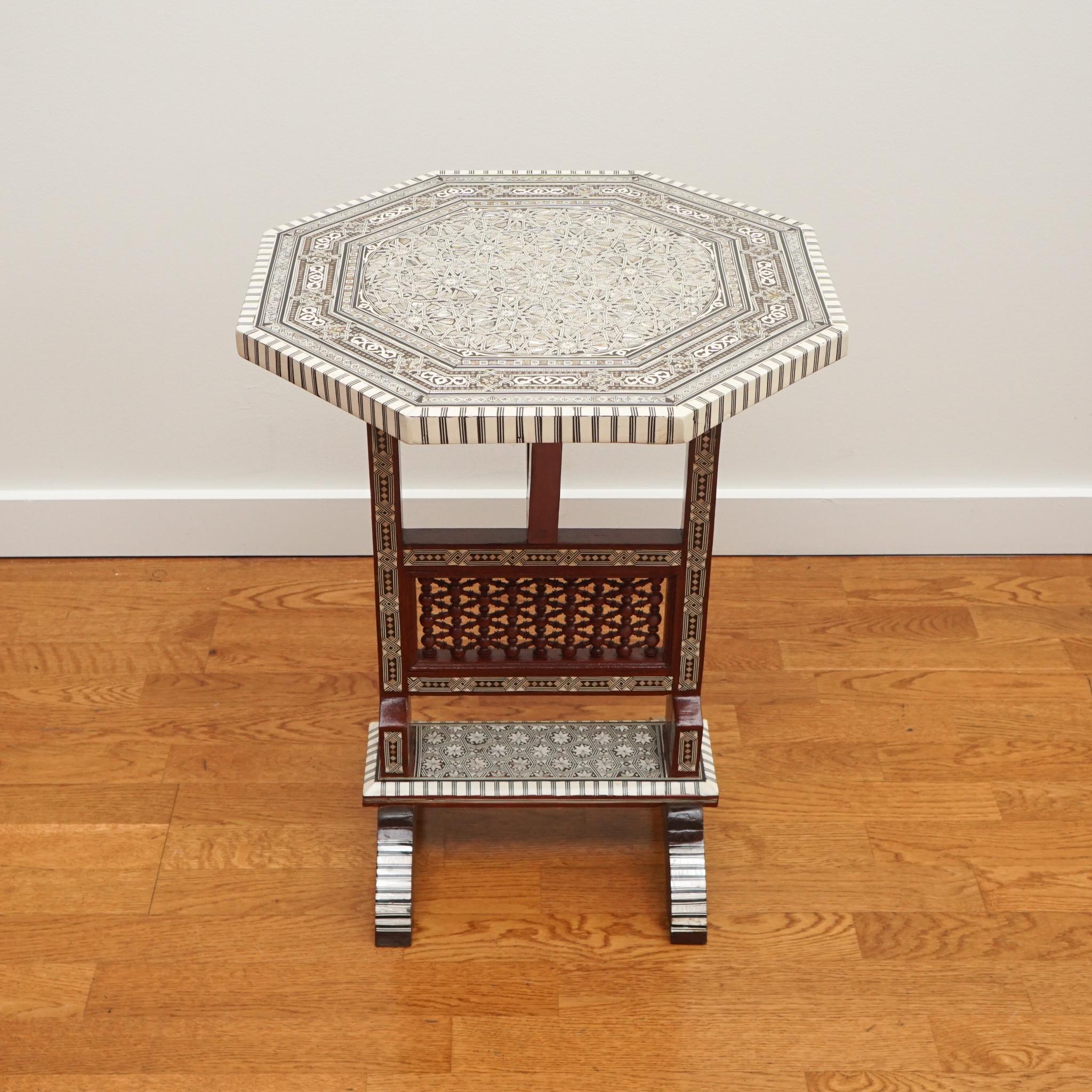 Table à bascule en nacre en vente 7