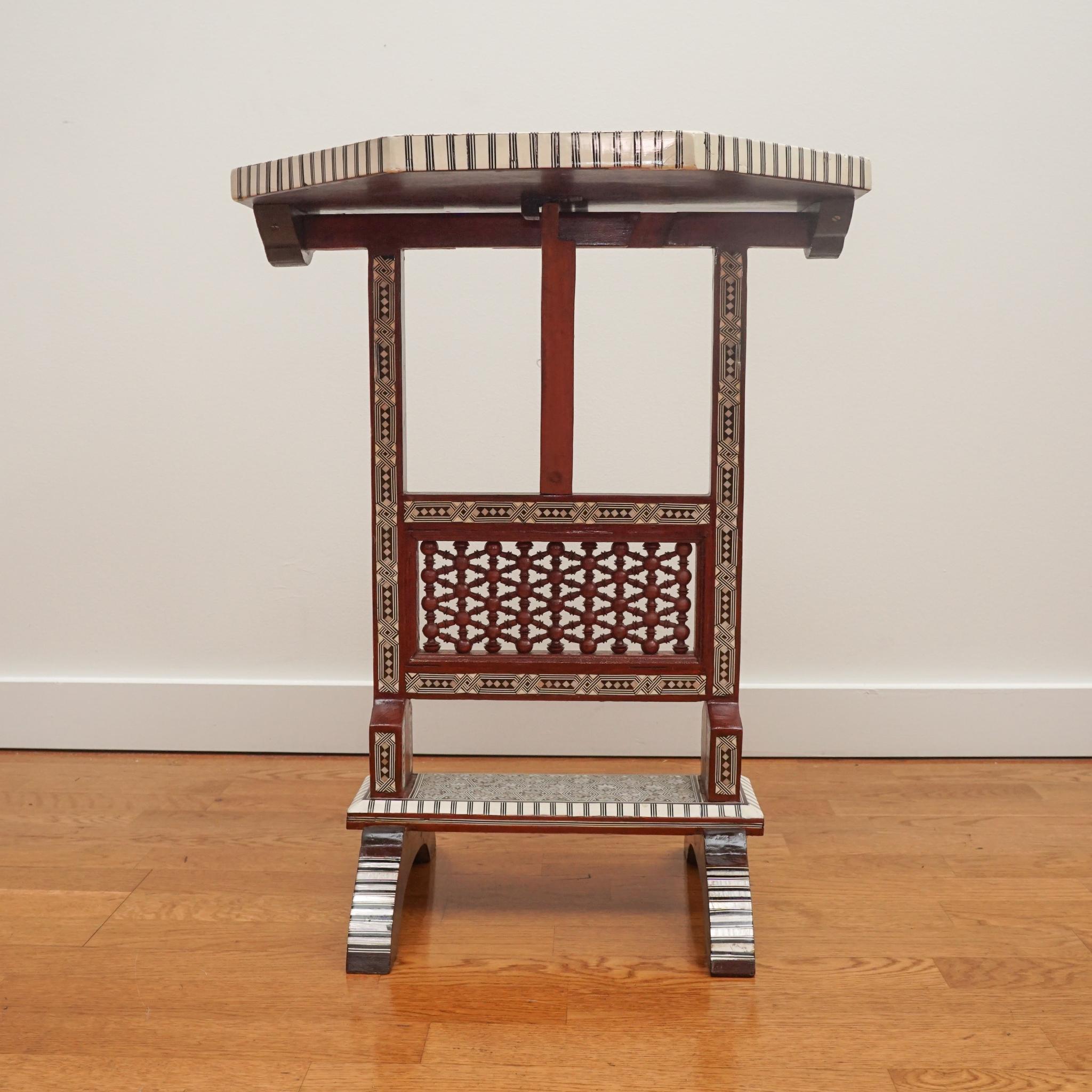 Table à bascule en nacre en vente 1