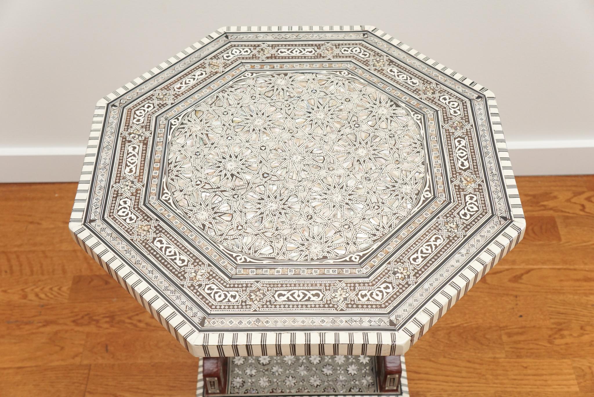 Table à bascule en nacre en vente 3