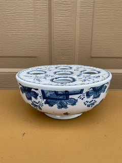 Vintage Mottahedeh Chinoiserie Bleu et Blanc Fleur Grenouille Tulipiere ou Vase